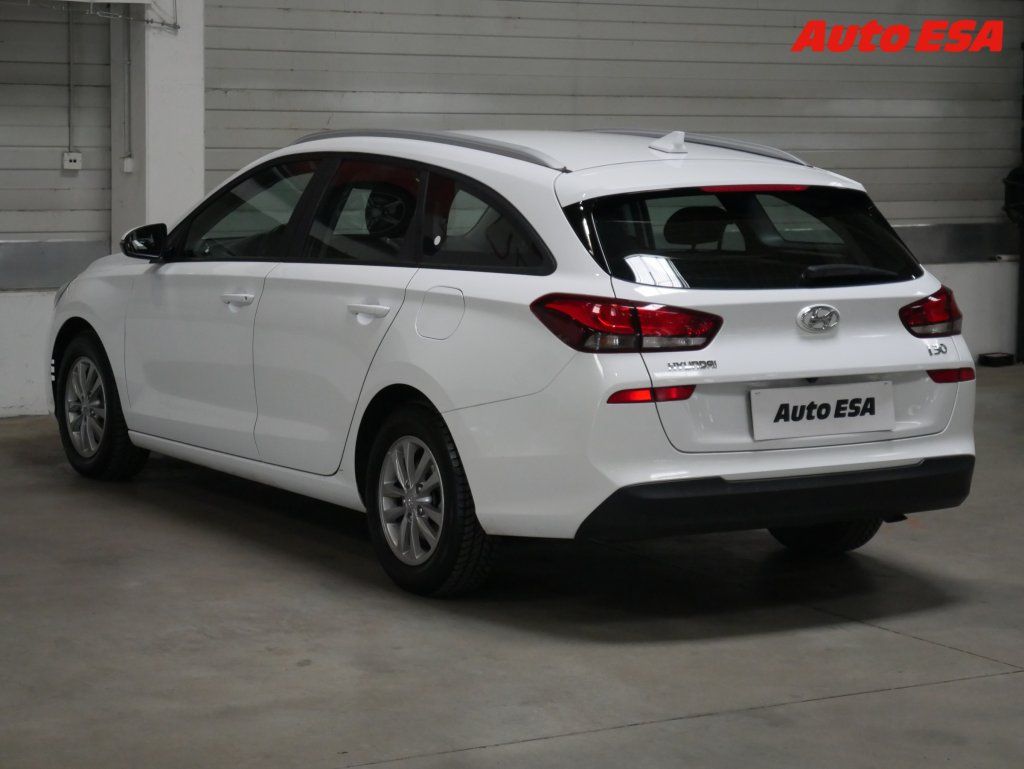 Hyundai i30, 1.6,ČR,AT,AC,temp - fotka 6