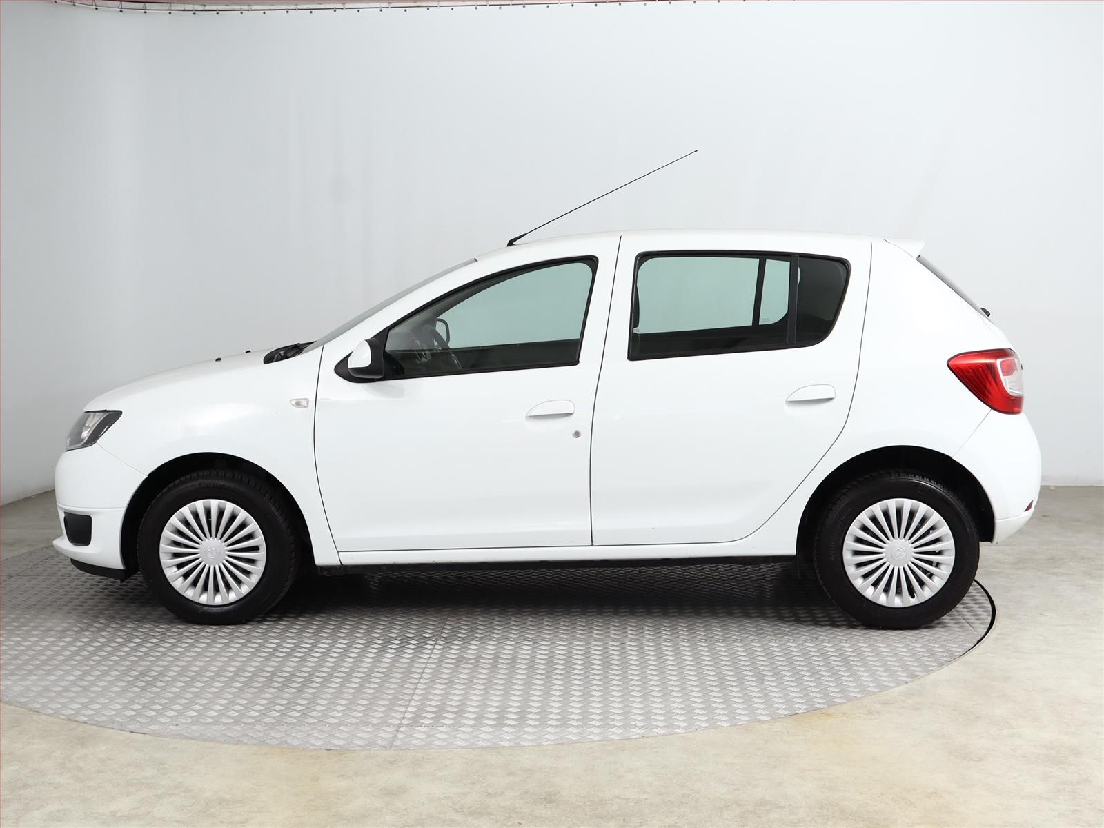 Dacia Sandero, 0.9 TCe, Automat, ČR,1.maj - fotka 3