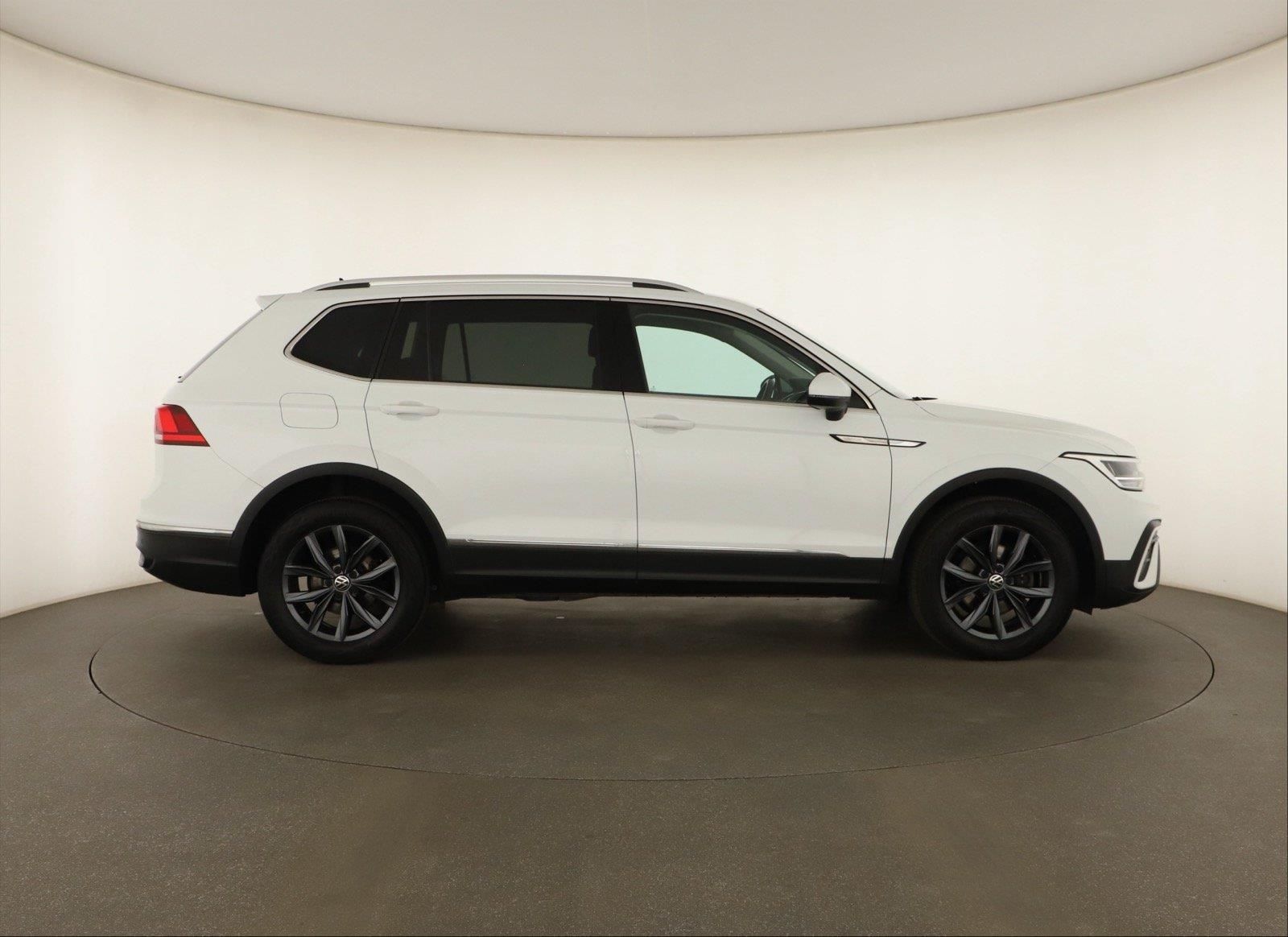 Volkswagen Tiguan Allspace, 2.0 TDI, Life, Automat, ČR - fotka 6