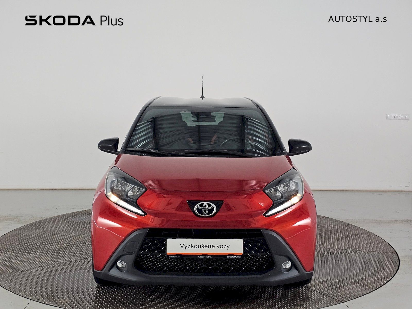 Toyota Aygo, X 1.0i 53kW STYLE TECH - fotka 4
