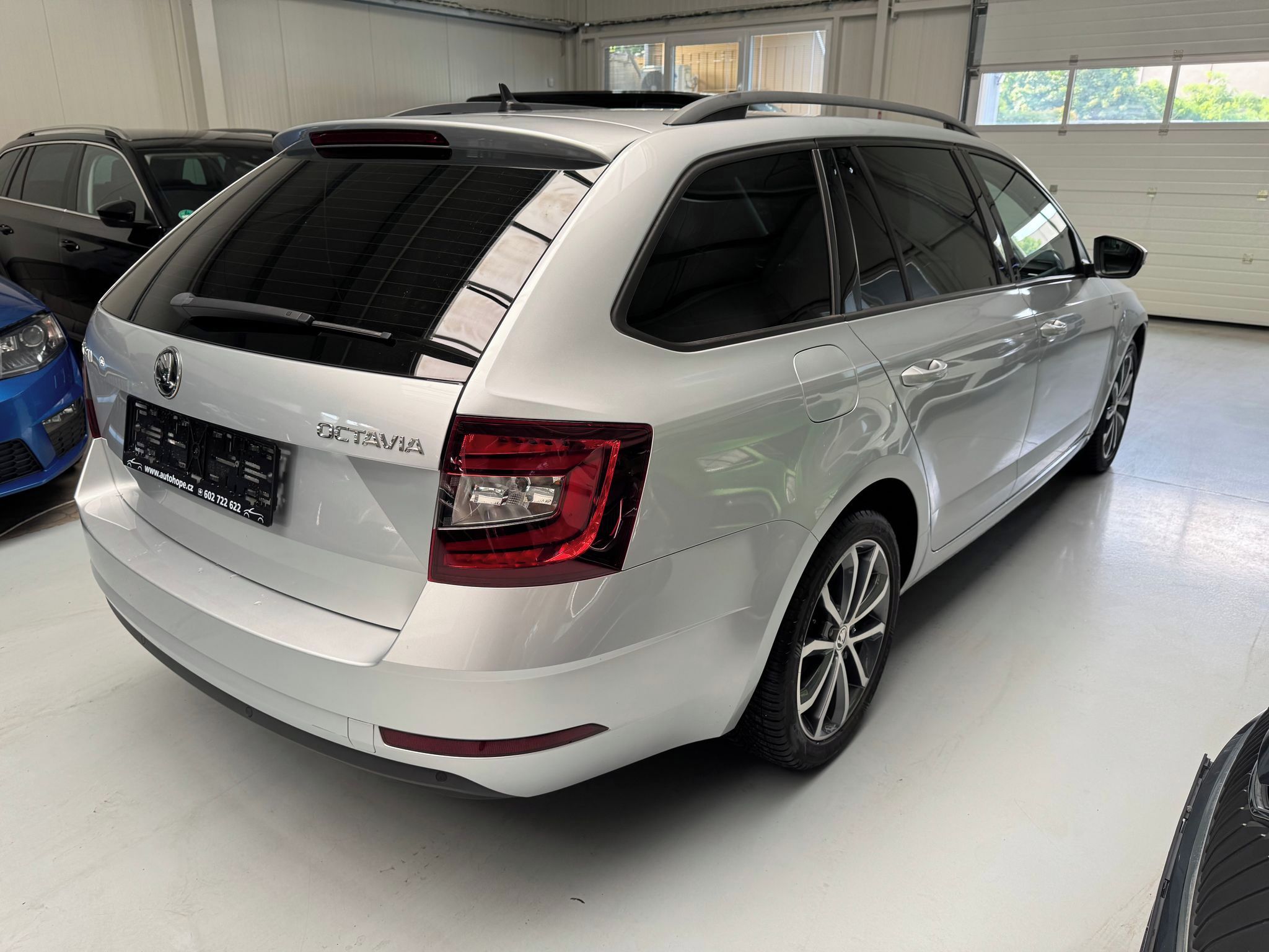 Škoda Octavia, combi 2.0 TDI DSG Style - fotka 6