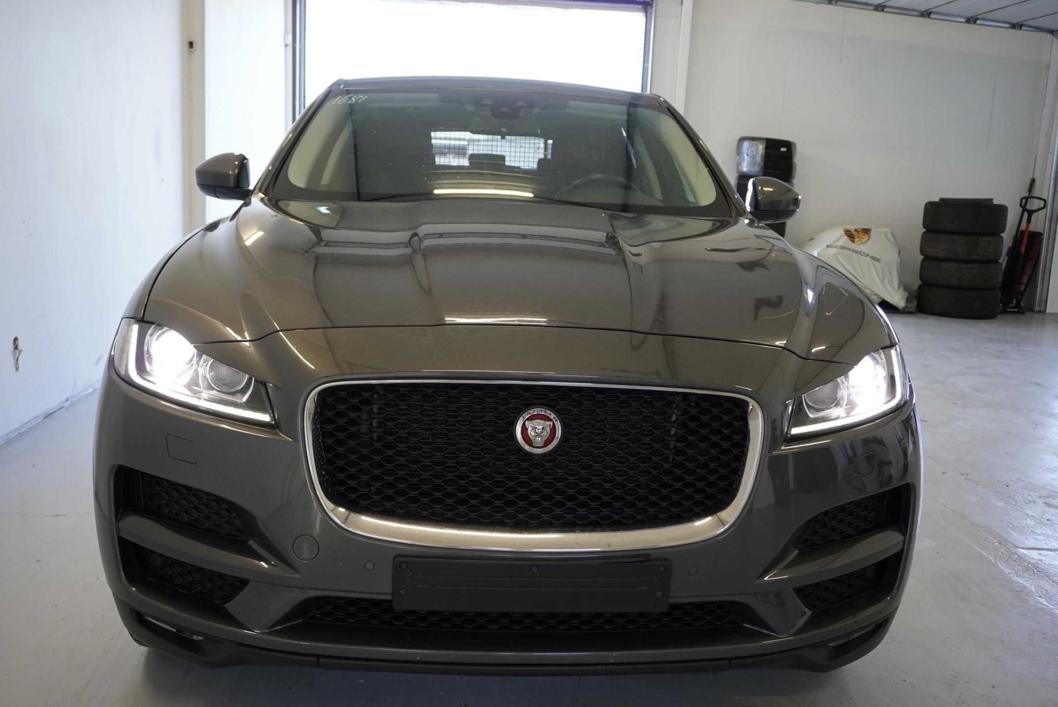 Jaguar F-Pace, 2.0D 132kW PRESTIGE - fotka 2