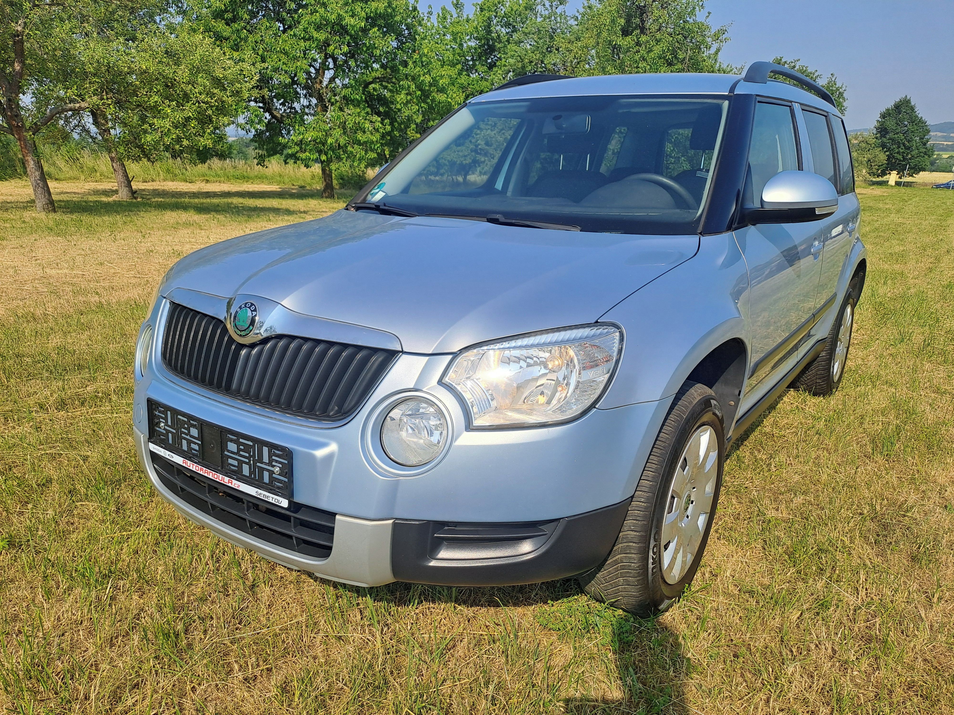 Škoda Yeti, 1,2TSI ACTIV 1.MAJ,S.KNIHA,TOP - fotka 4