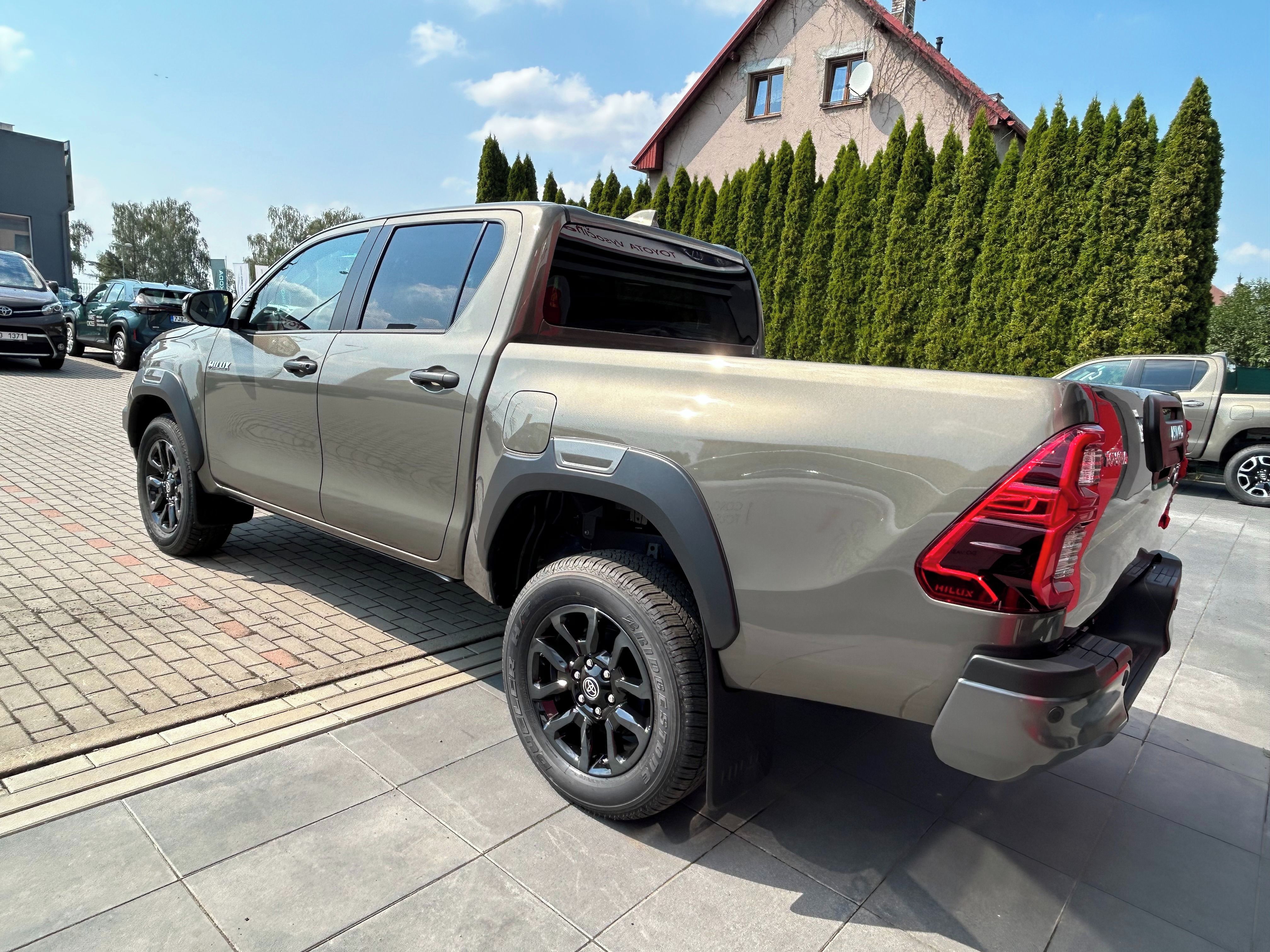 Toyota Hilux, 2,8D 4x4 6AT Invincible HYB - fotka 4