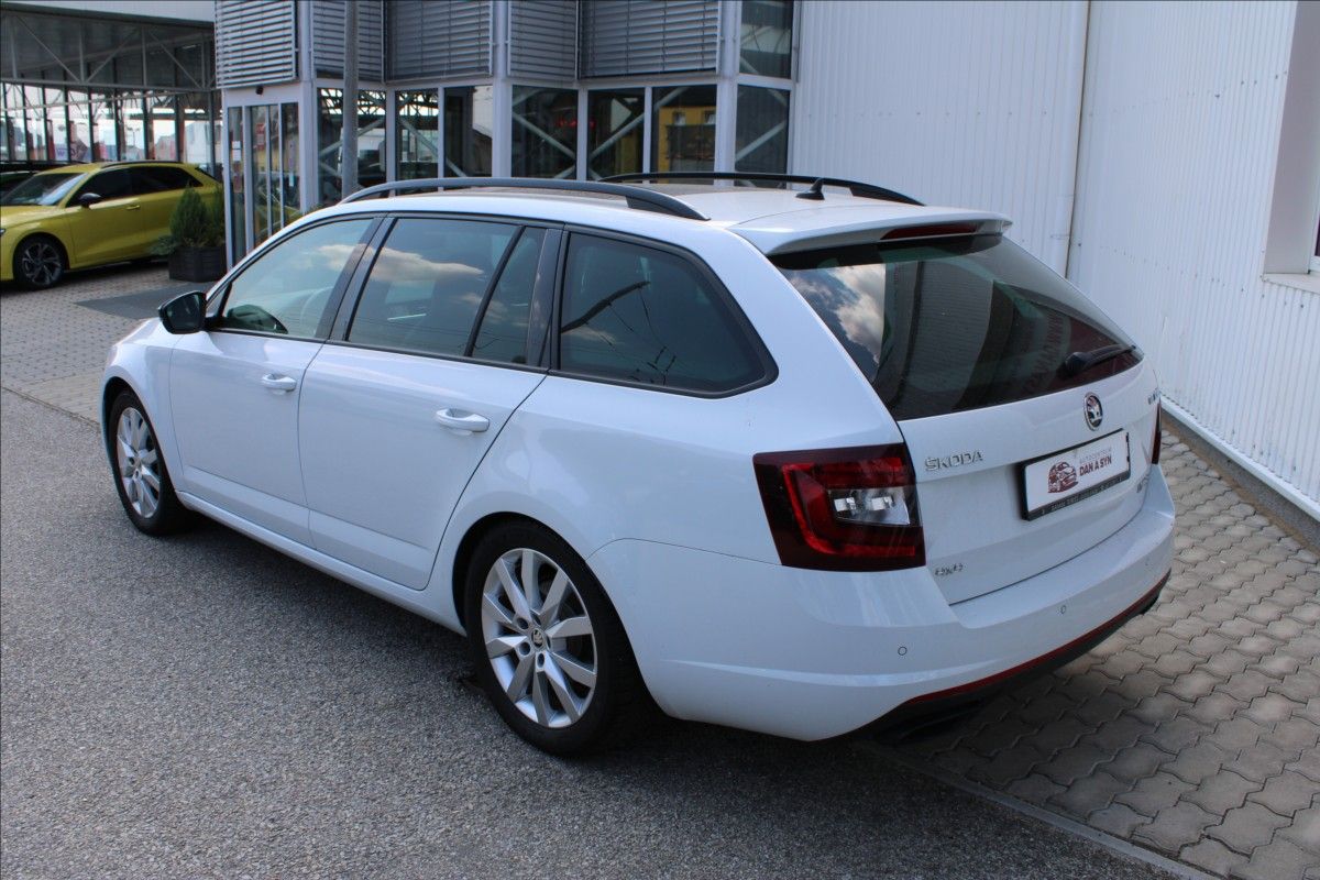 Škoda Octavia, 2,0 TDI RS DSG 4x4 VIRTUAL PAN - fotka 4