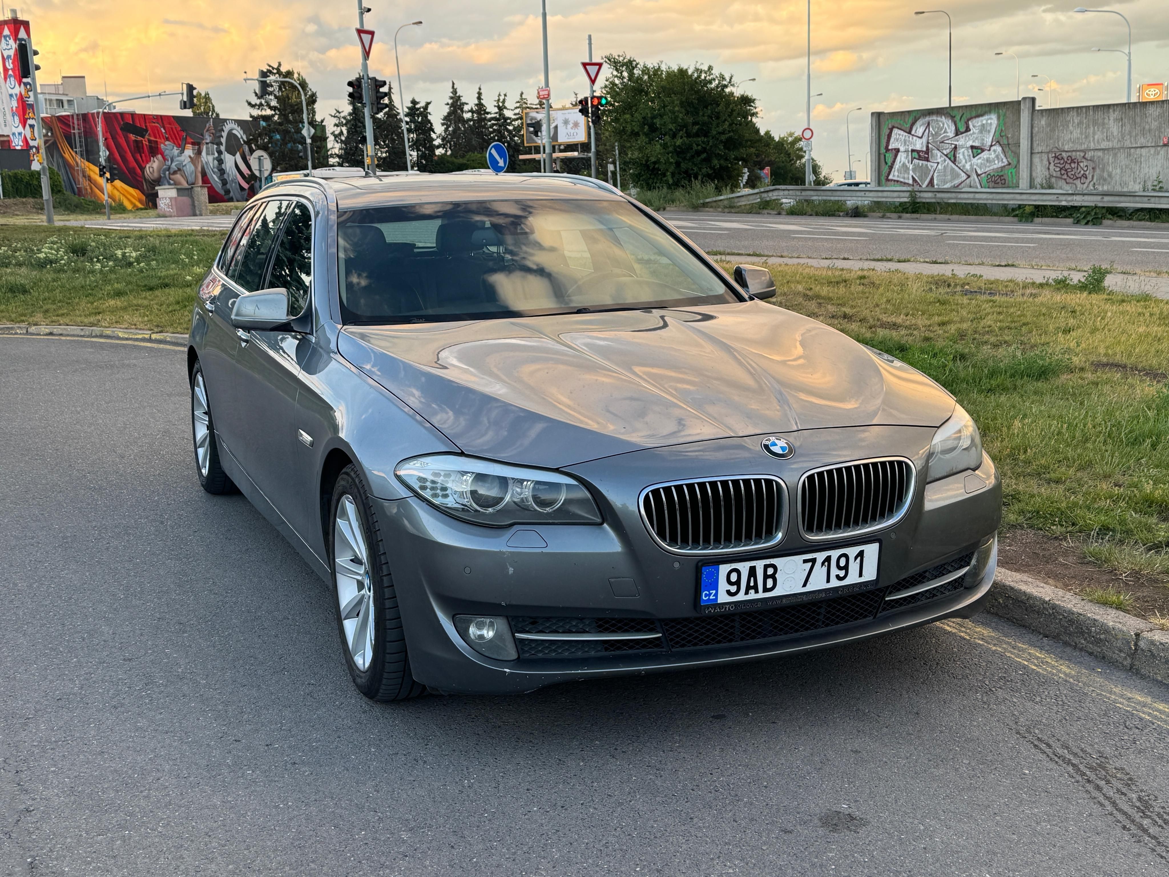 BMW Řada 5, 520d - fotka 4