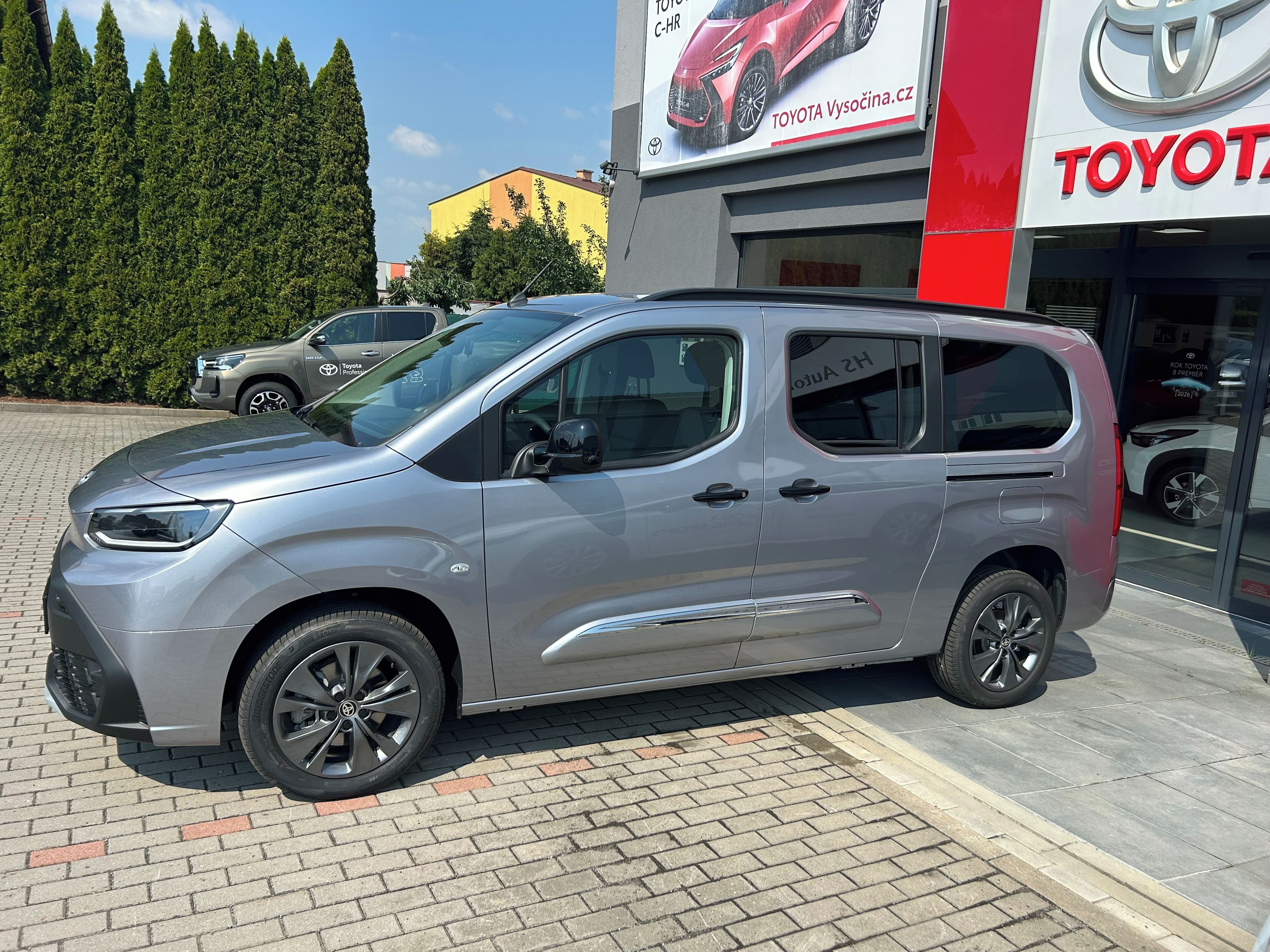 Toyota Proace City Verso, Long 1,2i 110PS Family 7Míst - fotka 2
