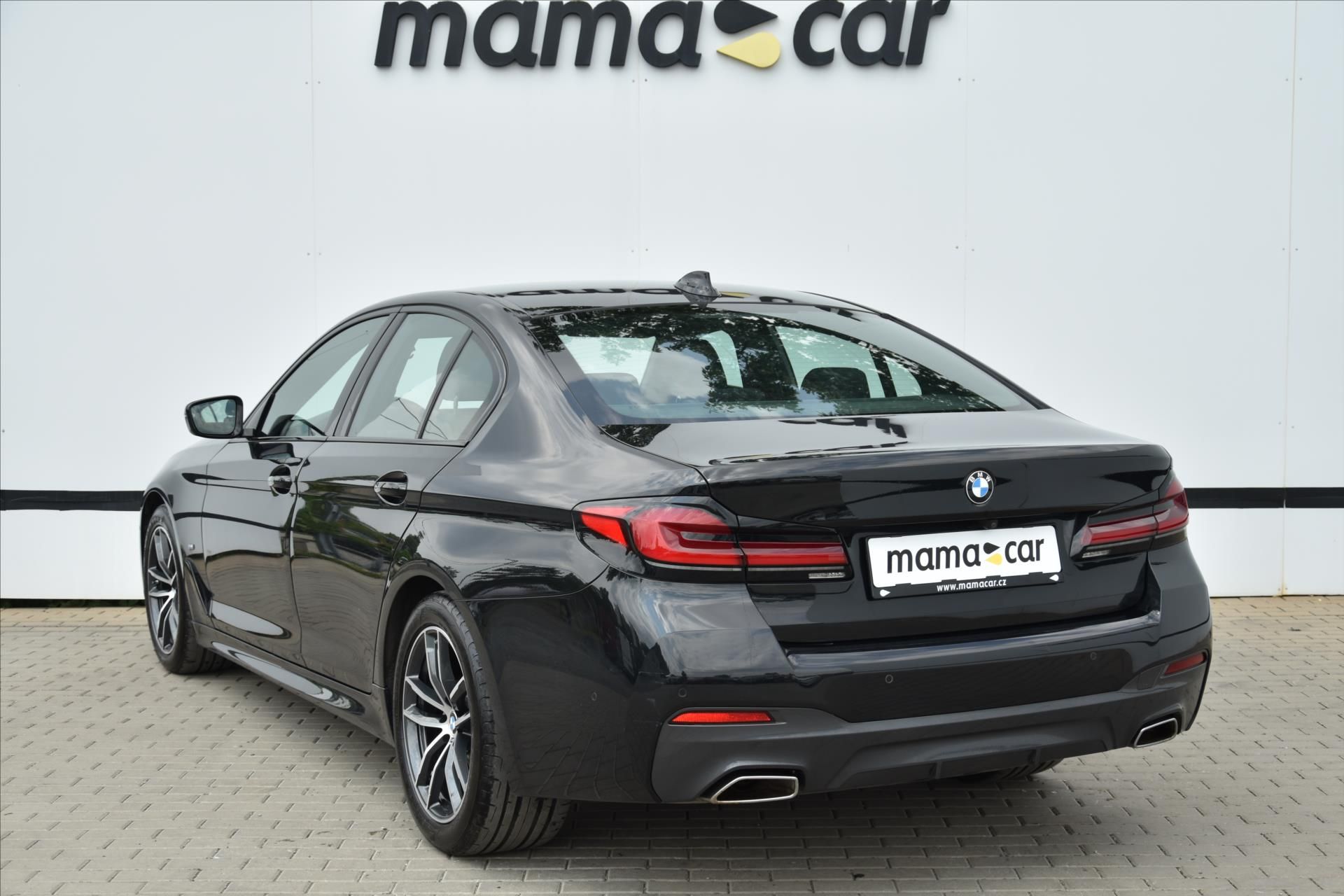 BMW Řada 5, 520d xDrive M PAKET DPH ČR - fotka 5