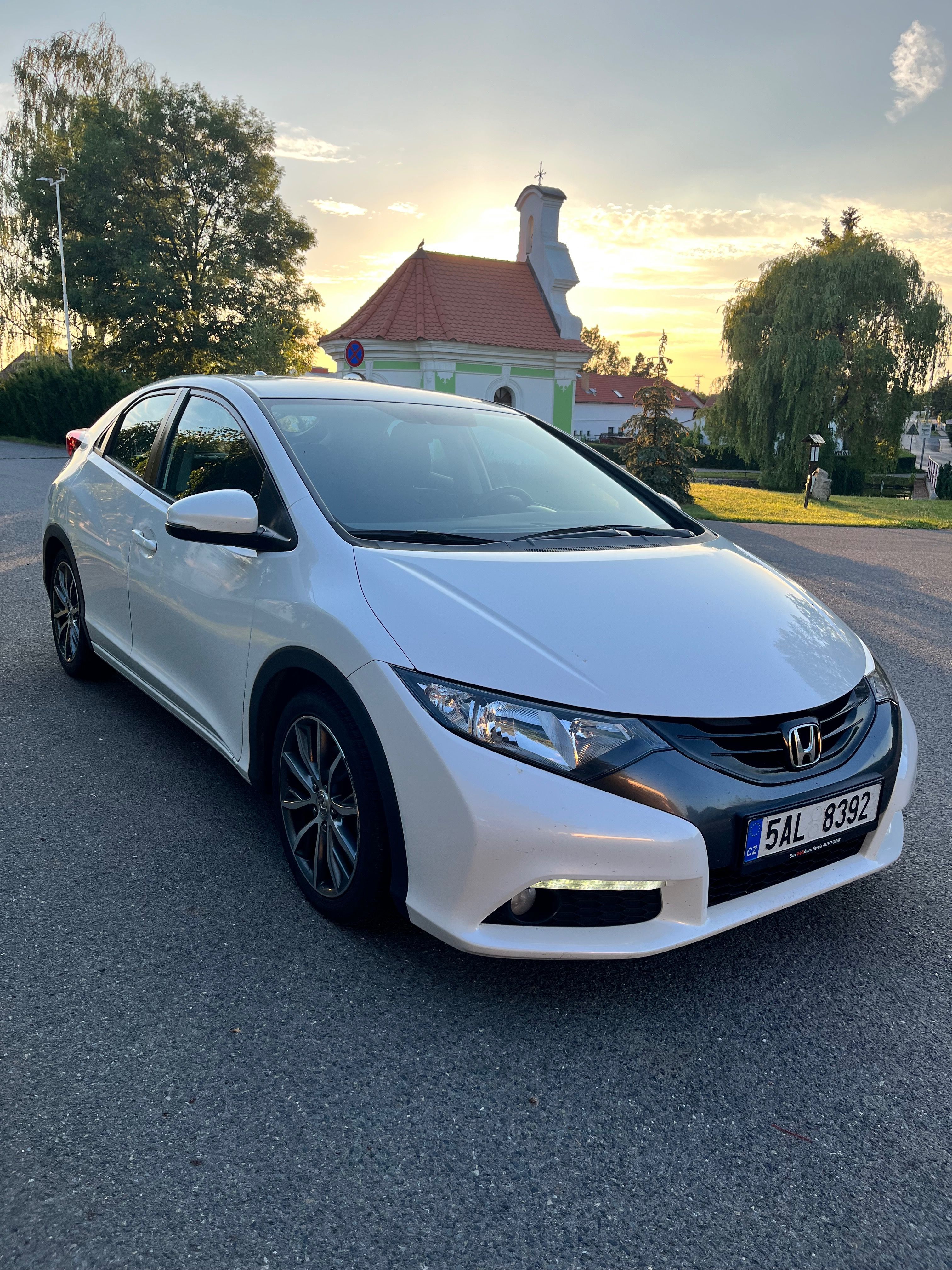 Honda Civic, Honda Civic 1.6 I-DTEC sport - fotka 3