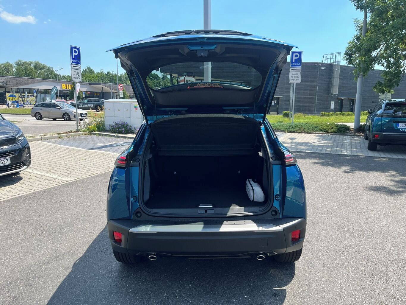 Peugeot 2008, ALLURE Hybrid 145 e-DCS6 - fotka 6