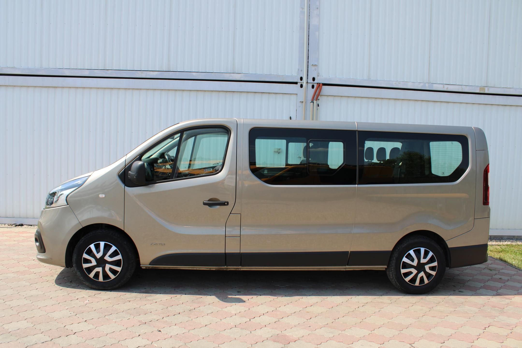 Renault Trafic, 1.6DCI L2H1 9.míst+klima 85kw - fotka 6