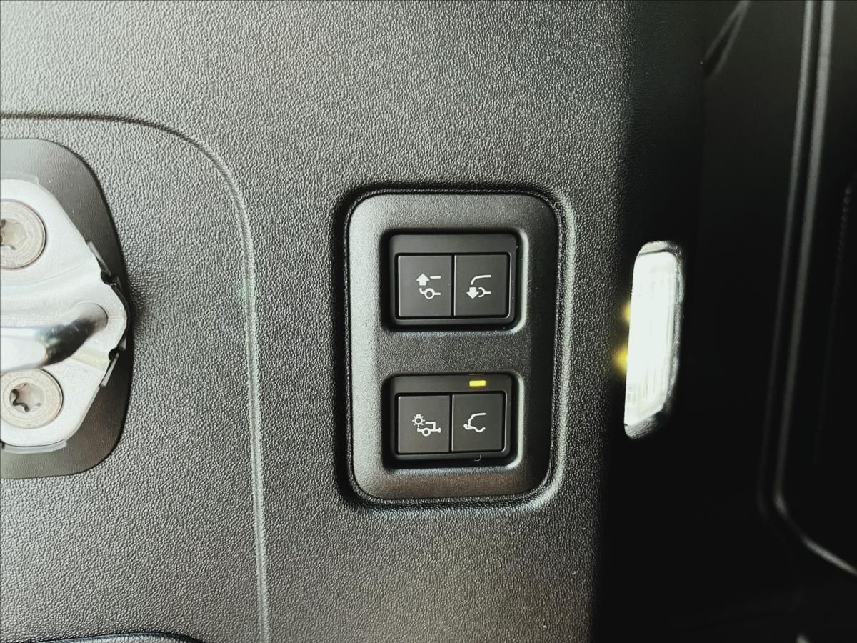 Land Rover Defender, 110 D200 X-DYNAMIC SE - fotka 5