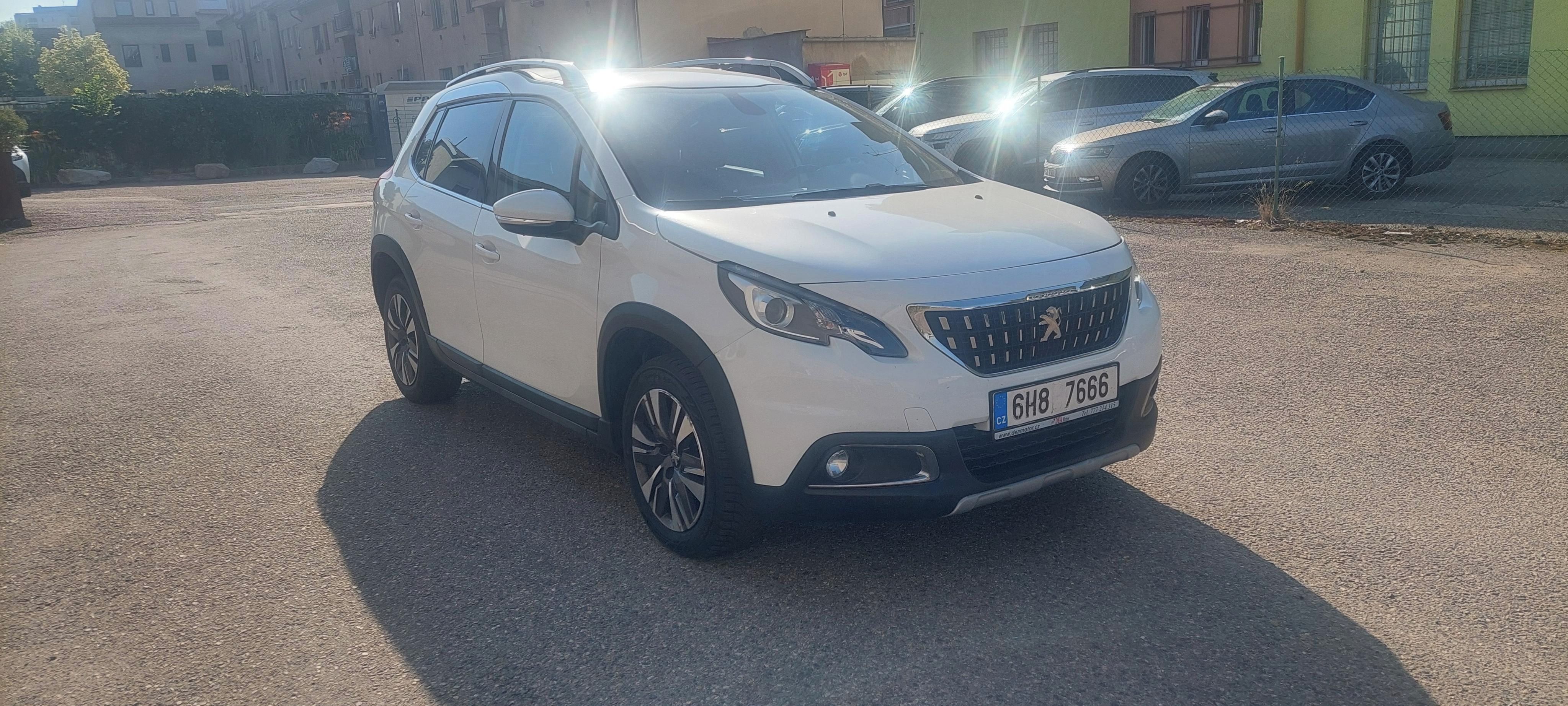 Peugeot 2008, 1,2 benzín, automat - fotka 6