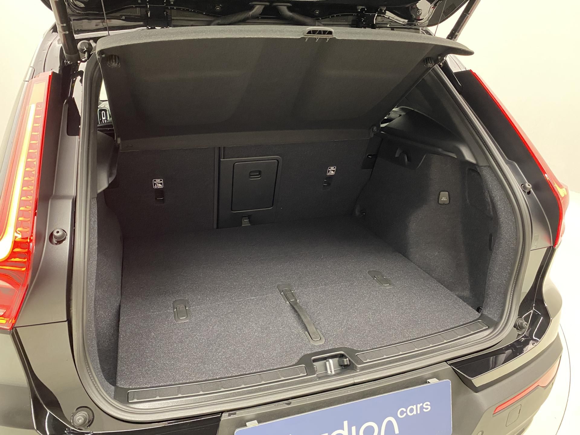 Volvo XC40, B3 AUT DARK ULTRA - fotka 5
