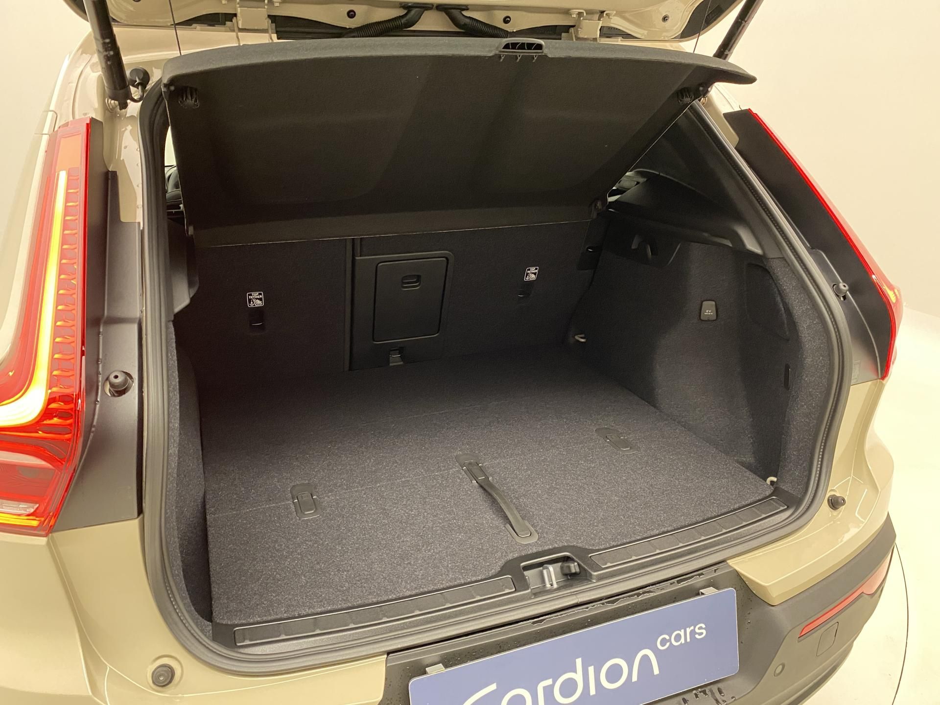 Volvo XC40, B3 AUT DARK ULTRA - fotka 5