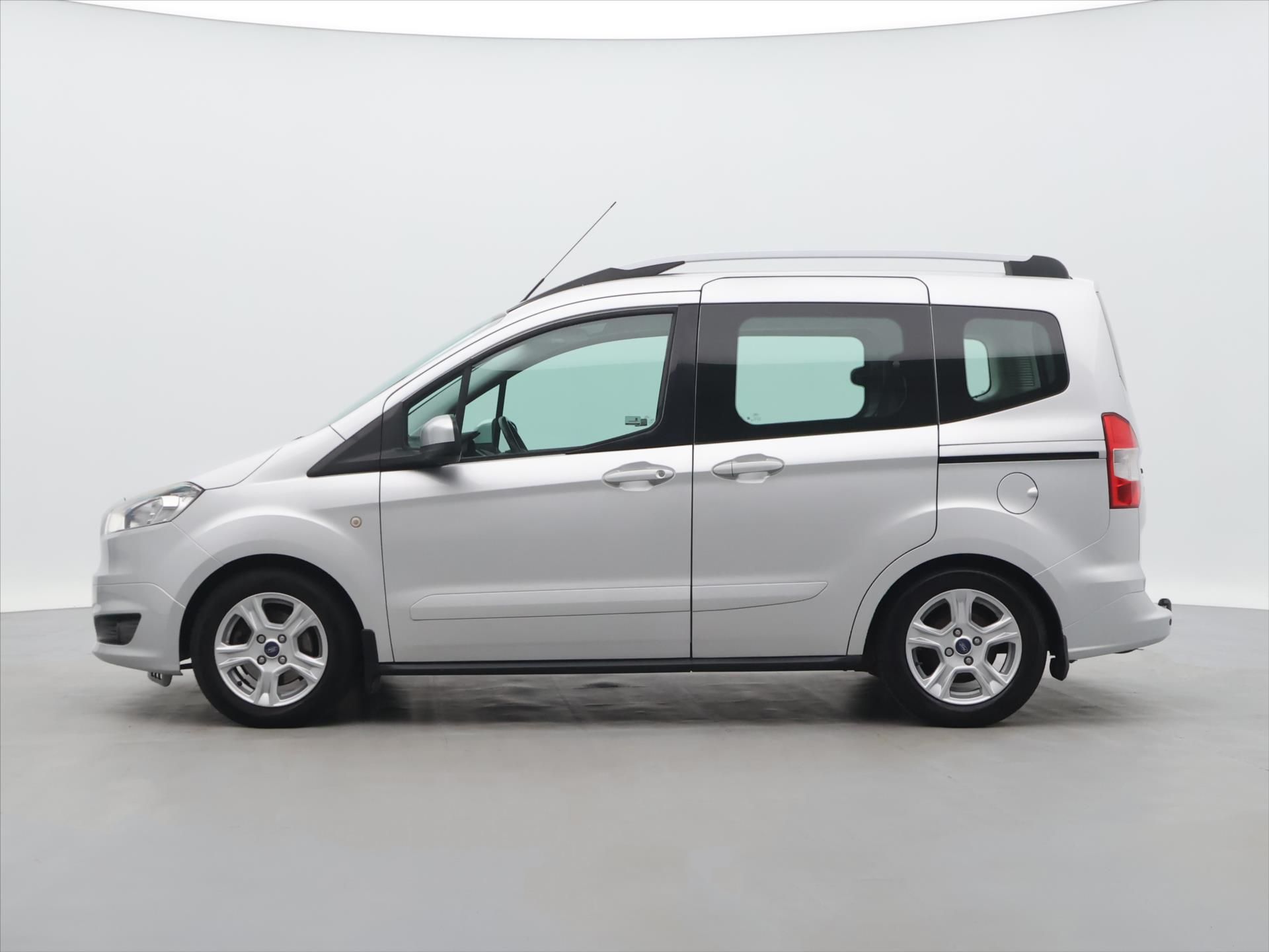 Ford Tourneo Courier, 1,0 I 74KW CZ KLIMA TAŽNÝ - fotka 4