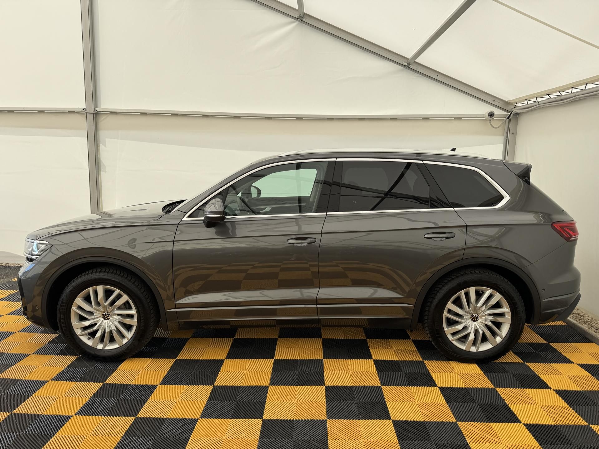 Volkswagen Touareg, 3.0Tdi*1-MAJ*DPH*ELEGANCE* - fotka 4