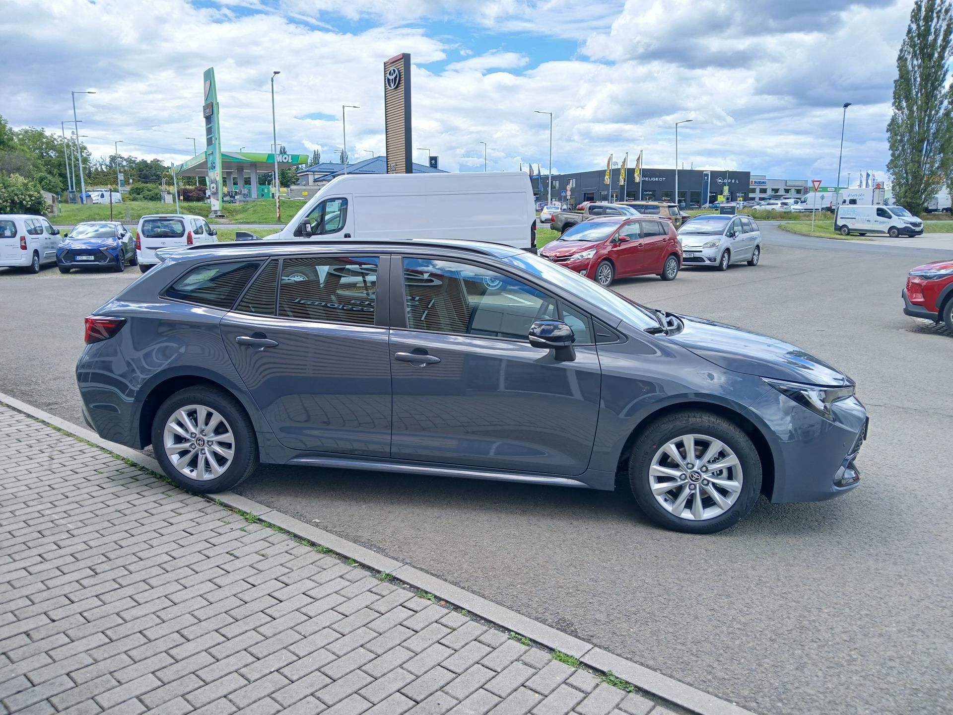 Toyota Corolla, 1,8 Hybrid Comfort+tech - fotka 4
