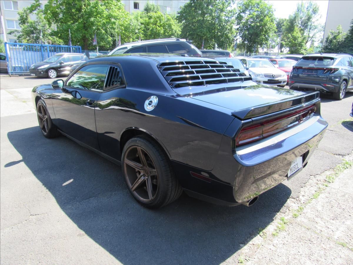 Dodge Challenger, 3,6 L VVT 227kW - fotka 4