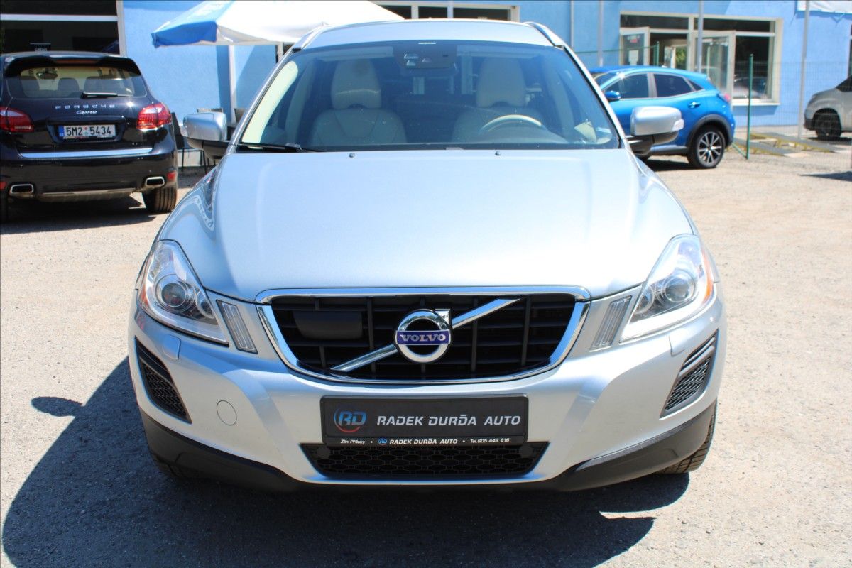 Volvo XC60, 2,4 D4  ČR,A/T,4x4,OCEAN RACE - fotka 2