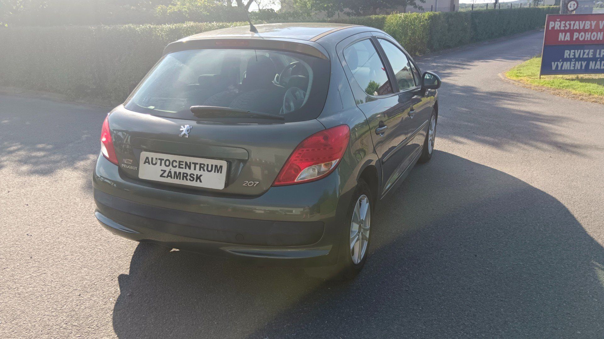 Peugeot 207, 1.4 70KW - fotka 4