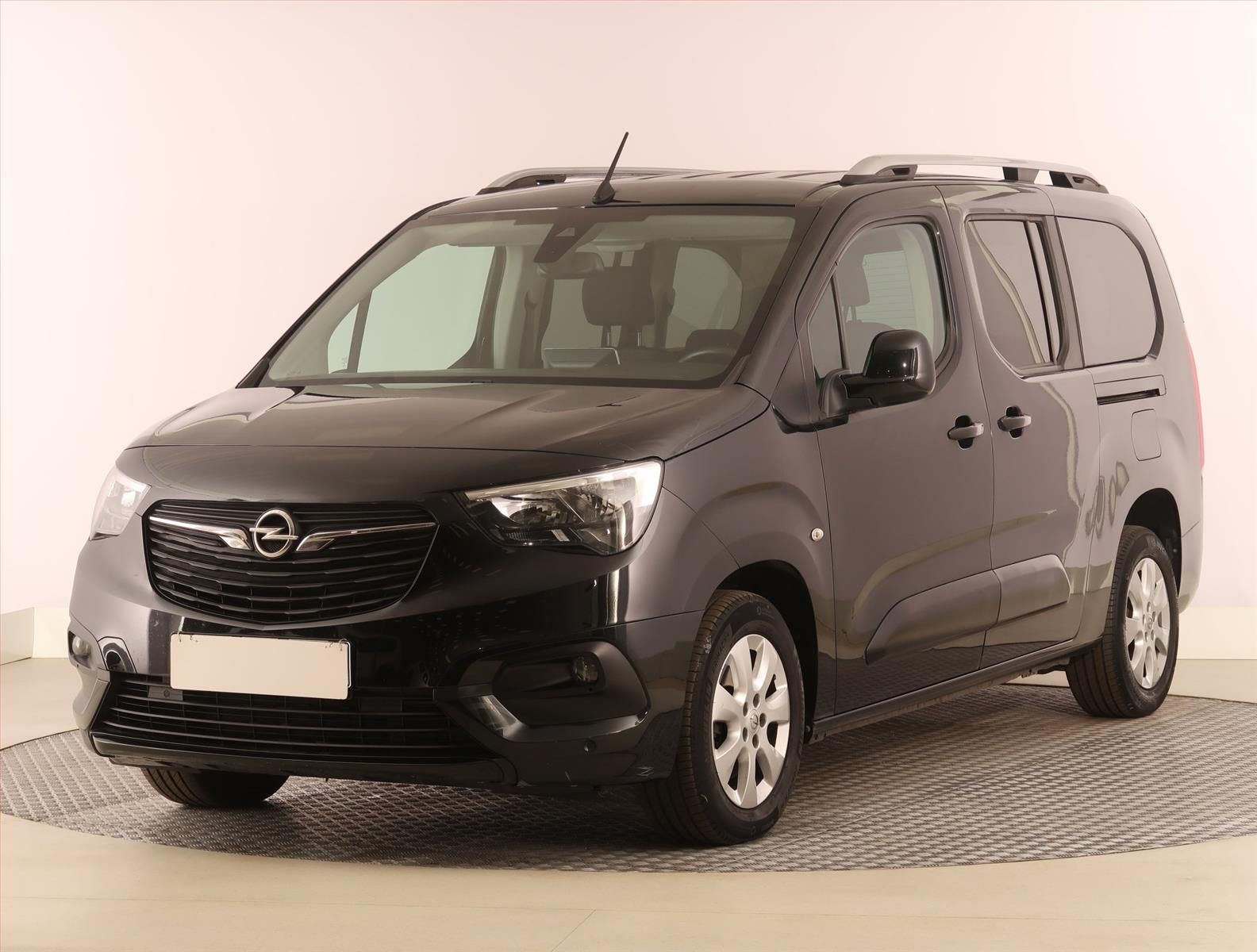 Opel Combo, Maxi 1.2 Turbo, Enjoy, 7Míst - fotka 2