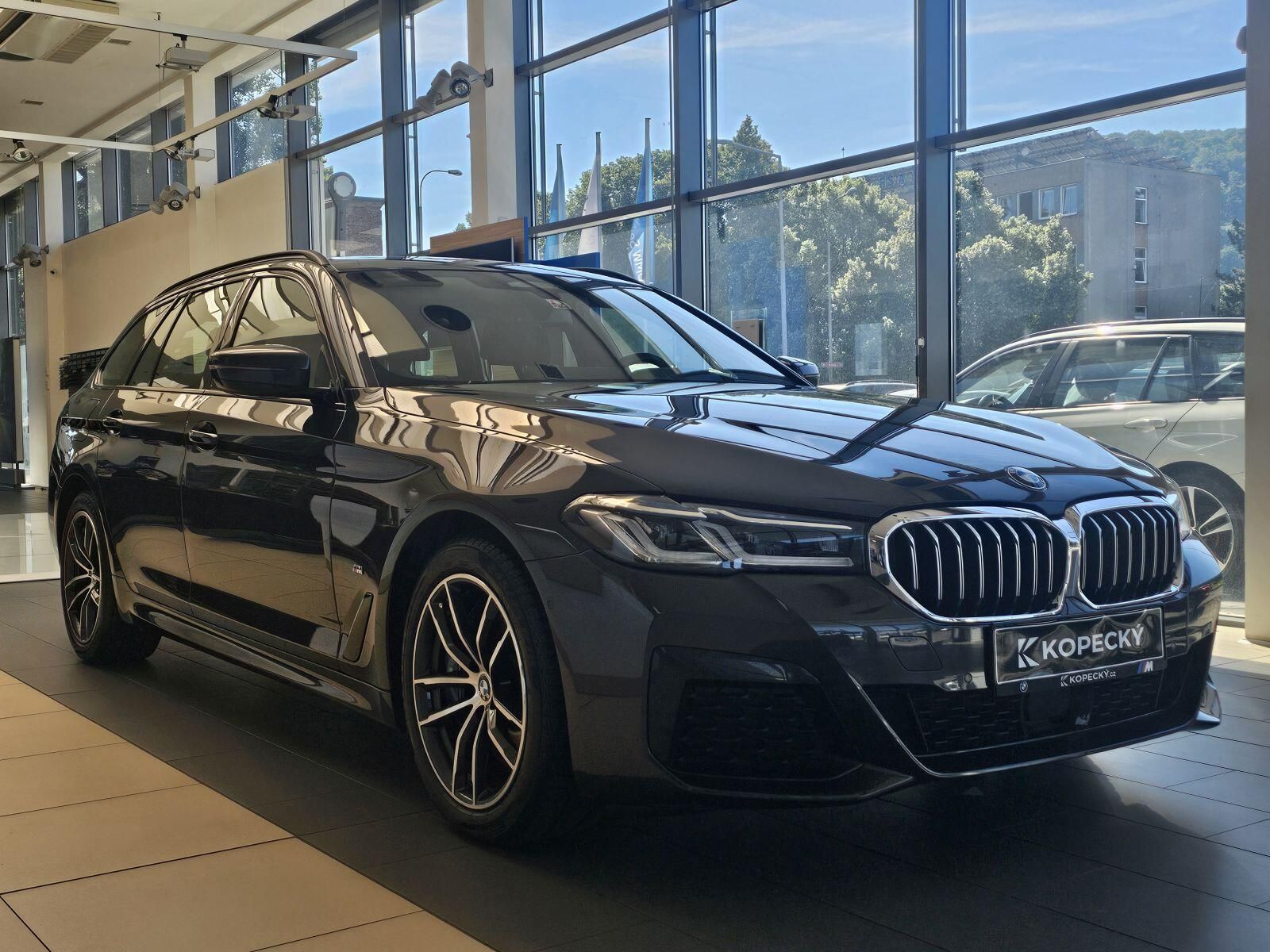 BMW Řada 5, 530d xDrive - fotka 3