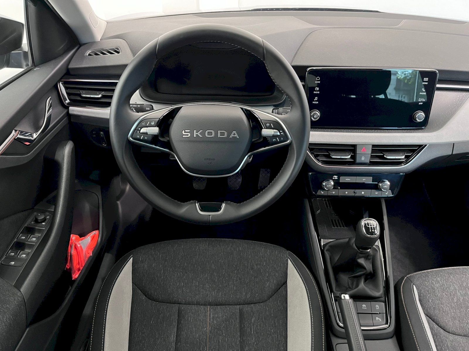 Škoda Scala, 1,5 TSI 110 kW M6F Top Selecti - fotka 5