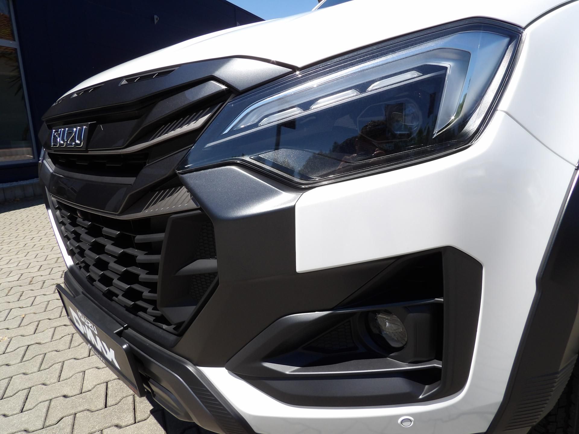 Isuzu D-Max, V-Cross 2.2L 163K 4x4 8st. A/T - fotka 4