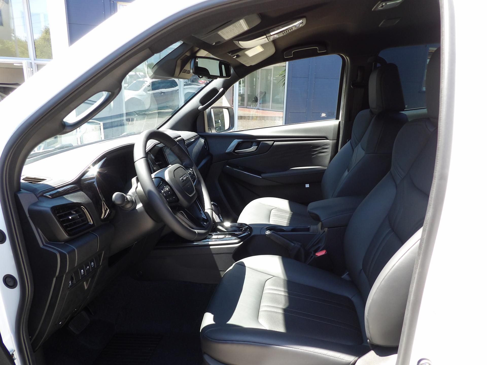 Isuzu D-Max, V-Cross 2.2L 163K 4x4 8st. A/T - fotka 4