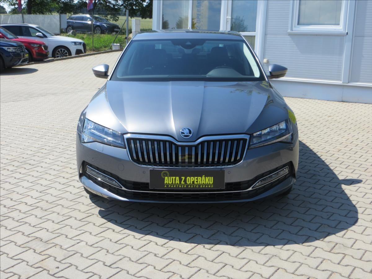 Škoda Superb, 2,0 TSI  DSG Style 140kW Tažné - fotka 2