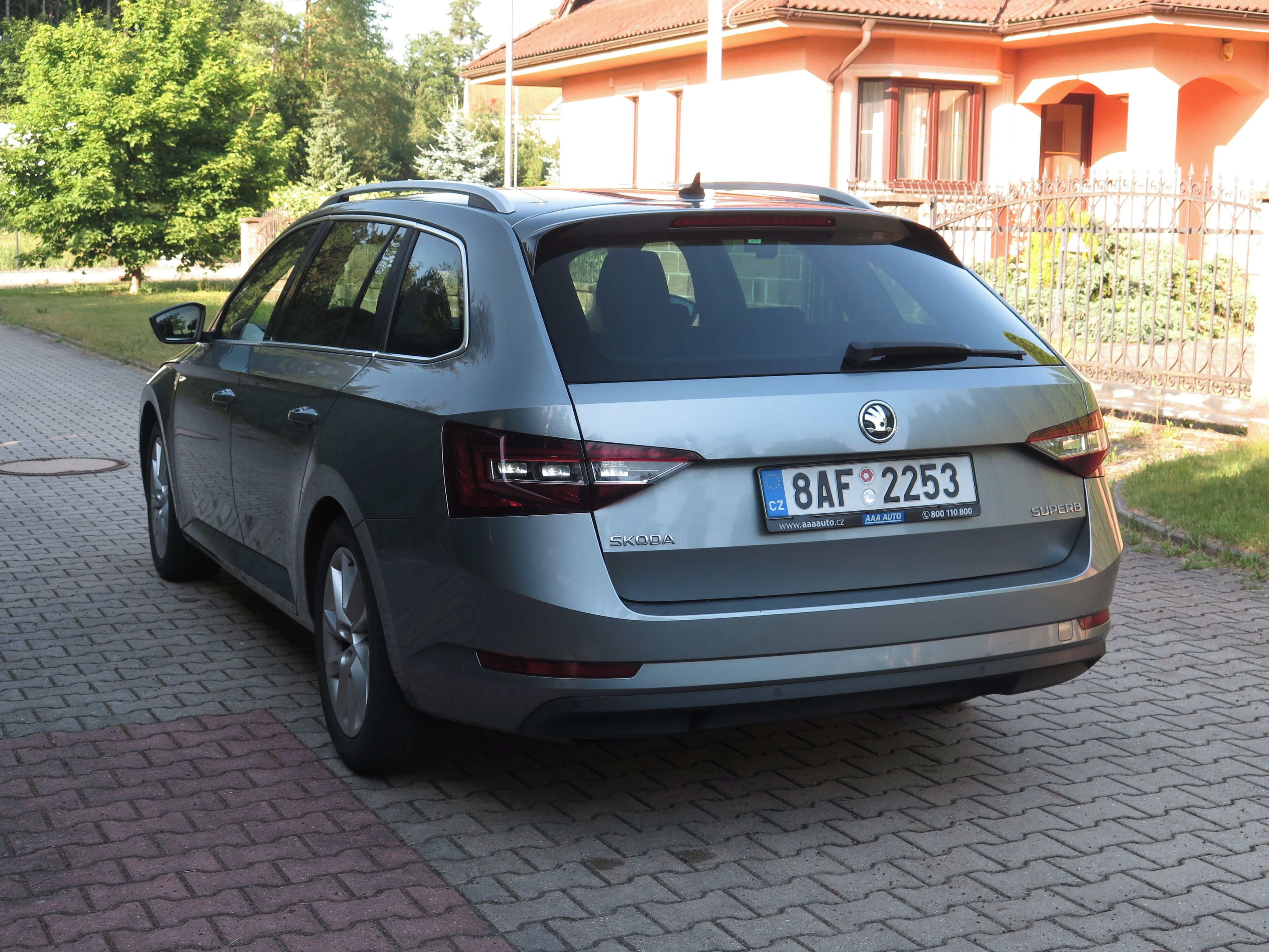 Škoda Superb, TDI - STYLE - PO SERVISU - fotka 4