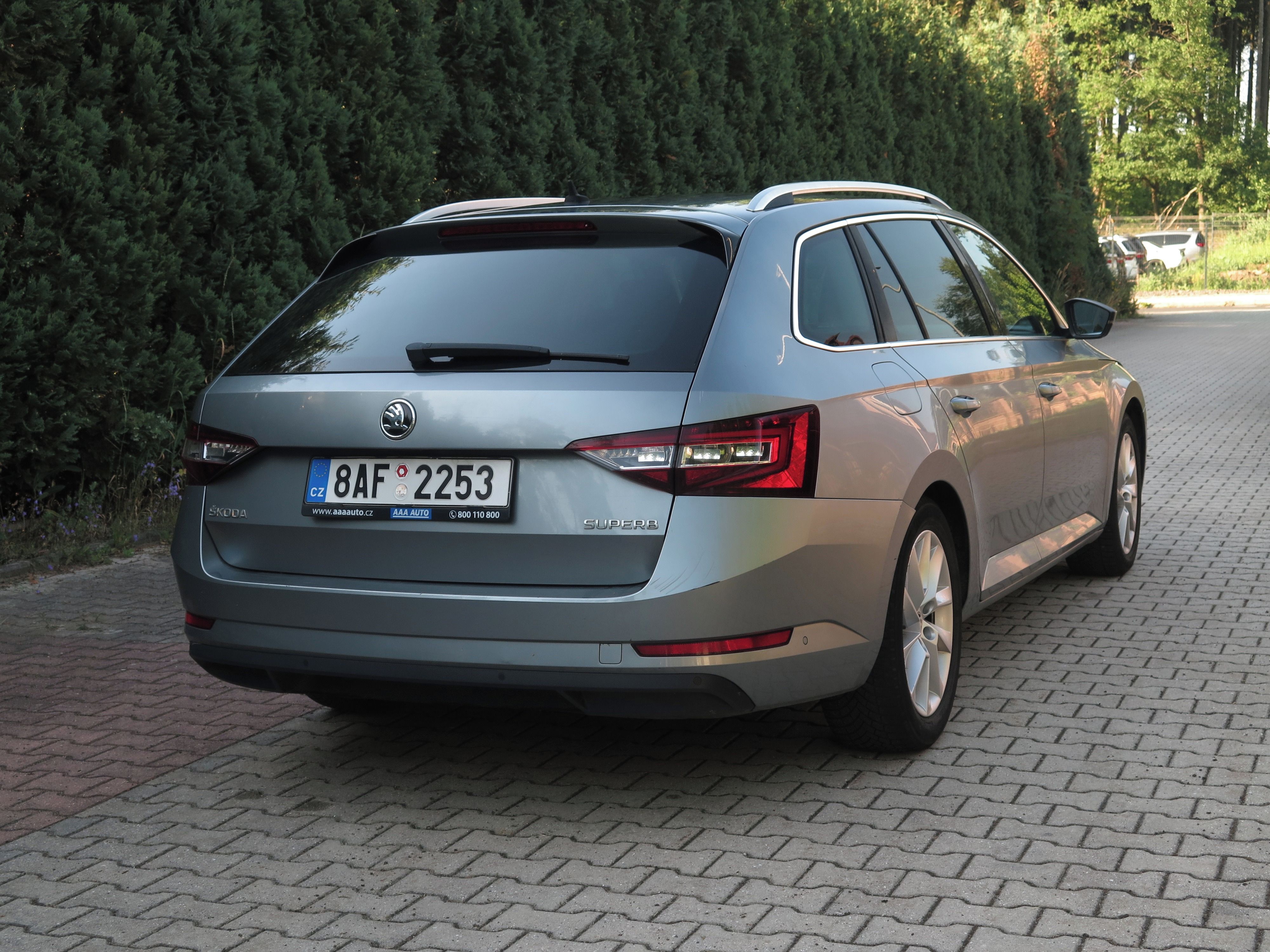 Škoda Superb, TDI - STYLE - PO SERVISU - fotka 6