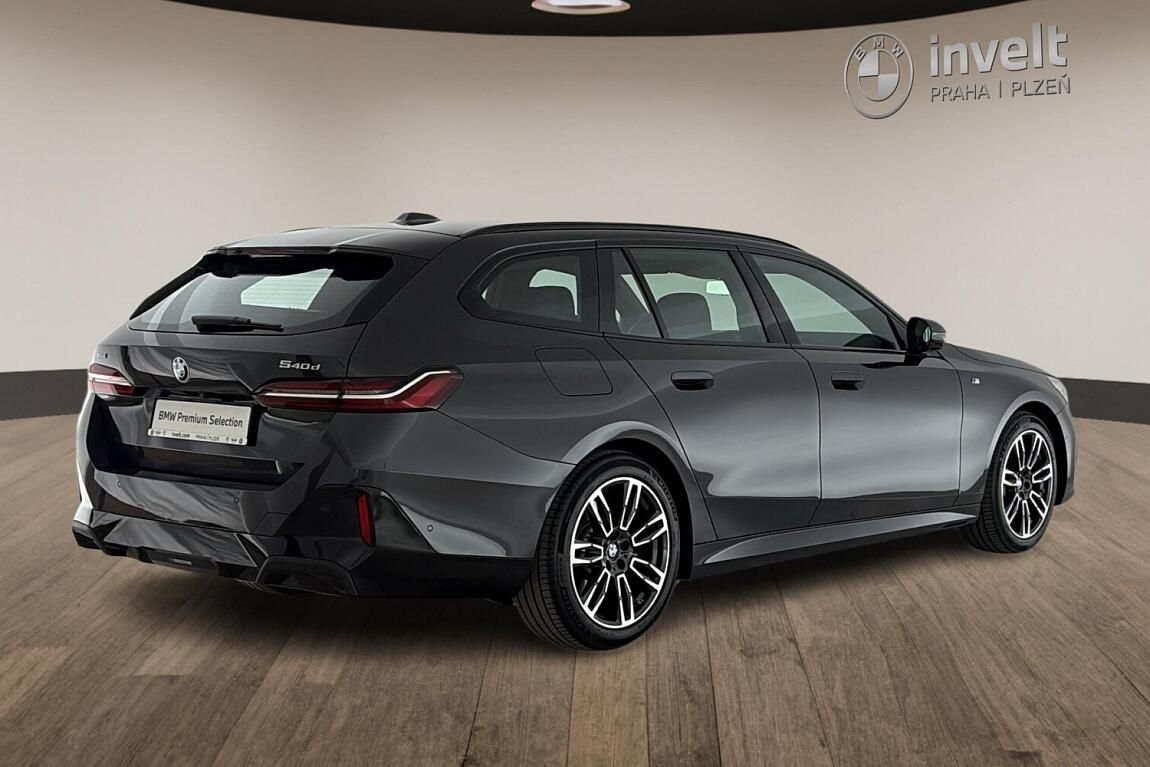 BMW Řada 5, 540d xDrive Touring - fotka 3