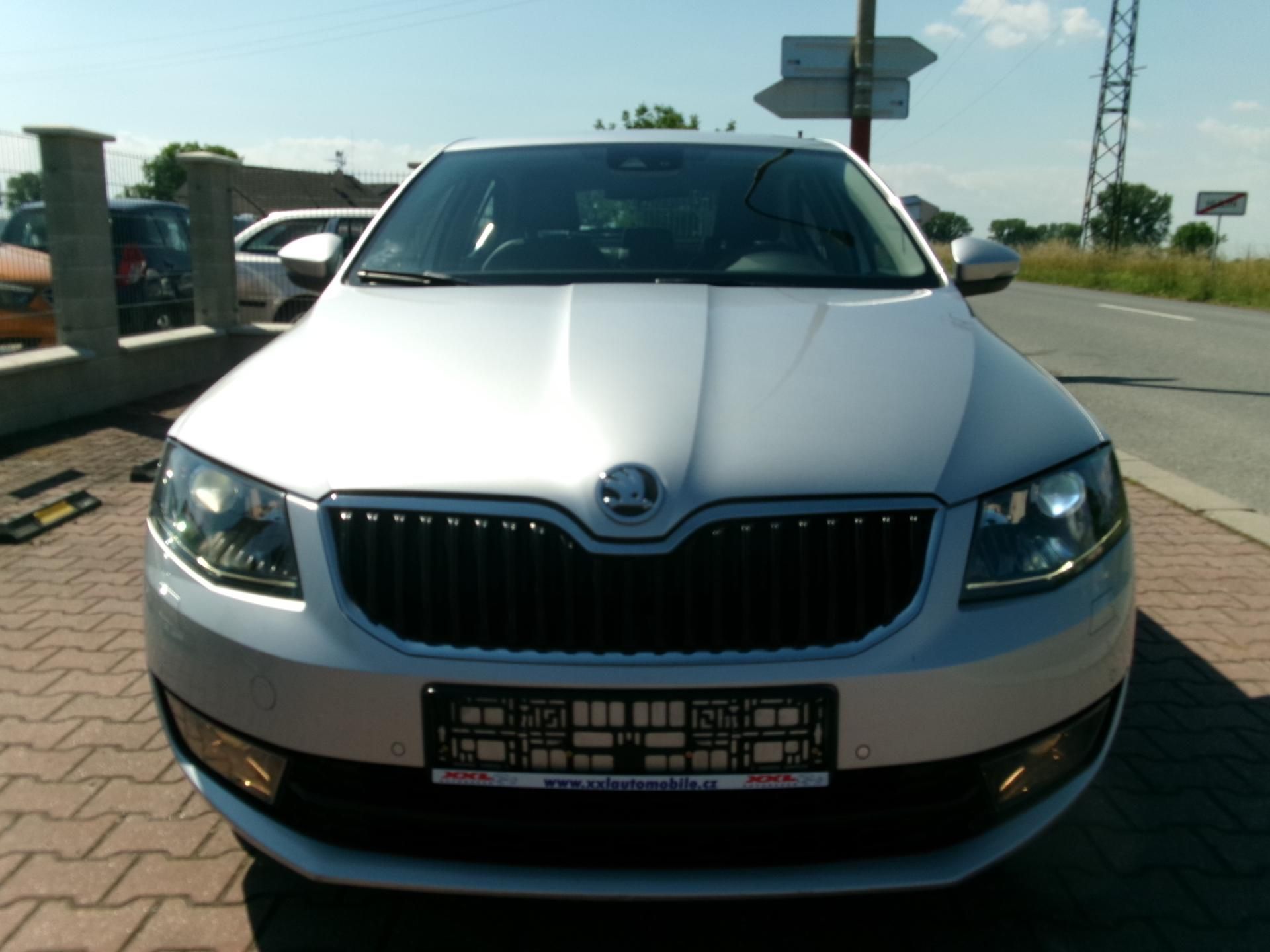 Škoda Octavia, 1,4 TSI AC BT NAVI TEMP - fotka 4