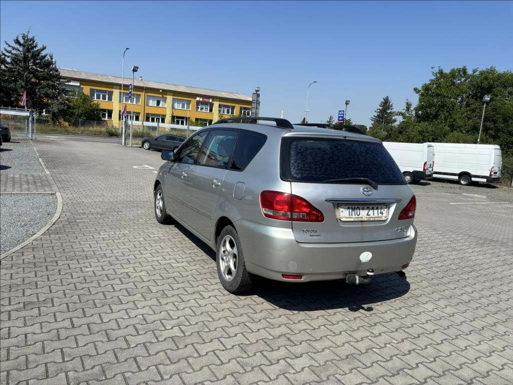 Toyota Avensis Verso, 2,0 D4D,ČR - fotka 4