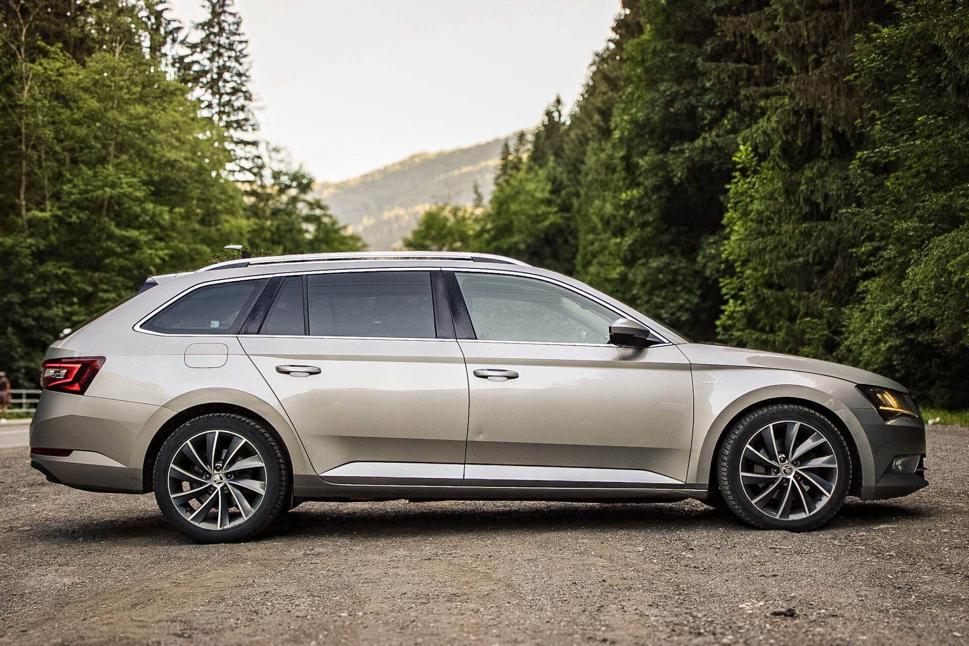 Škoda Superb - fotka 4