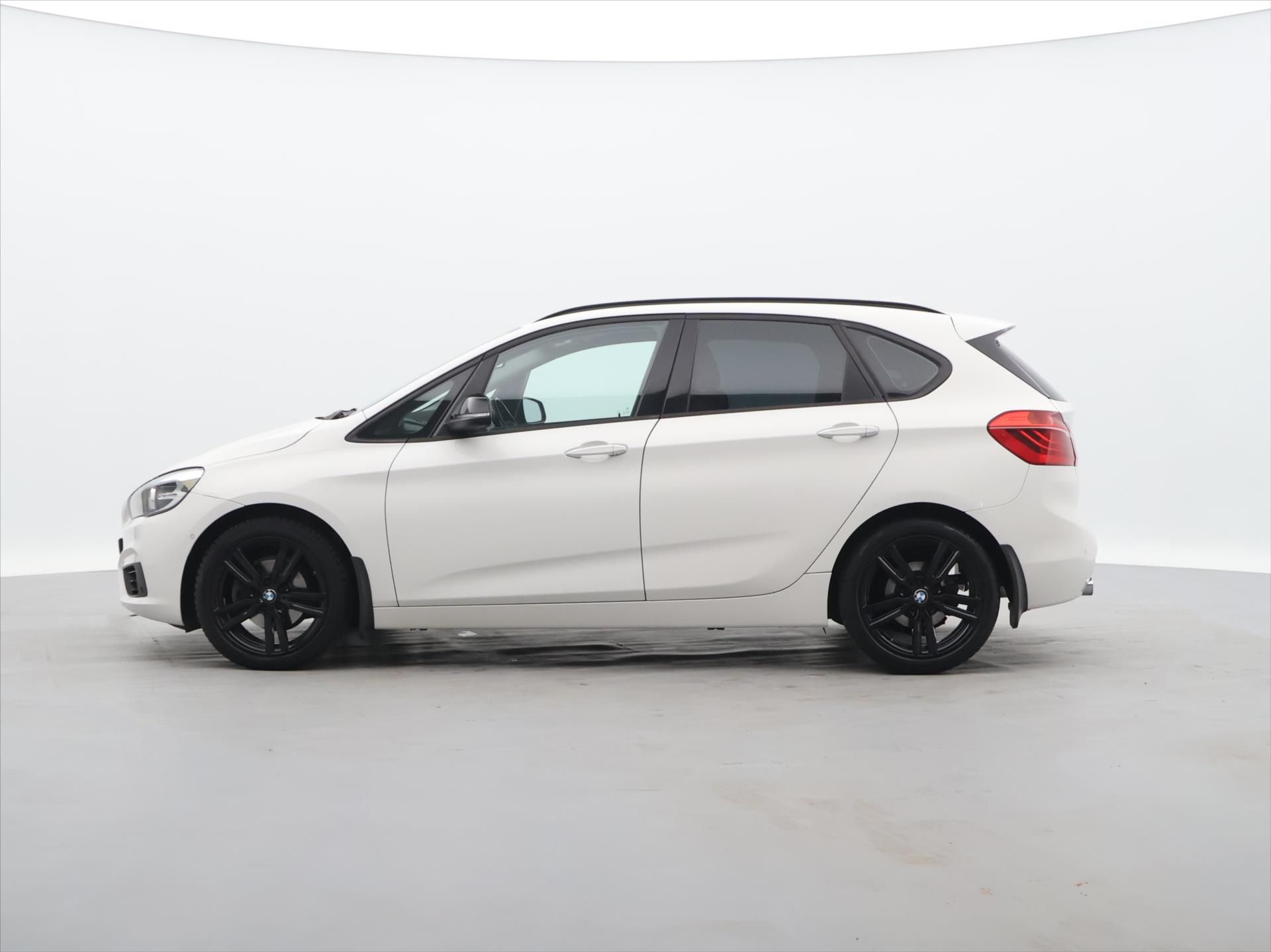 BMW Řada 2, 1,5 218d 85kW Sport line Aut. - fotka 4