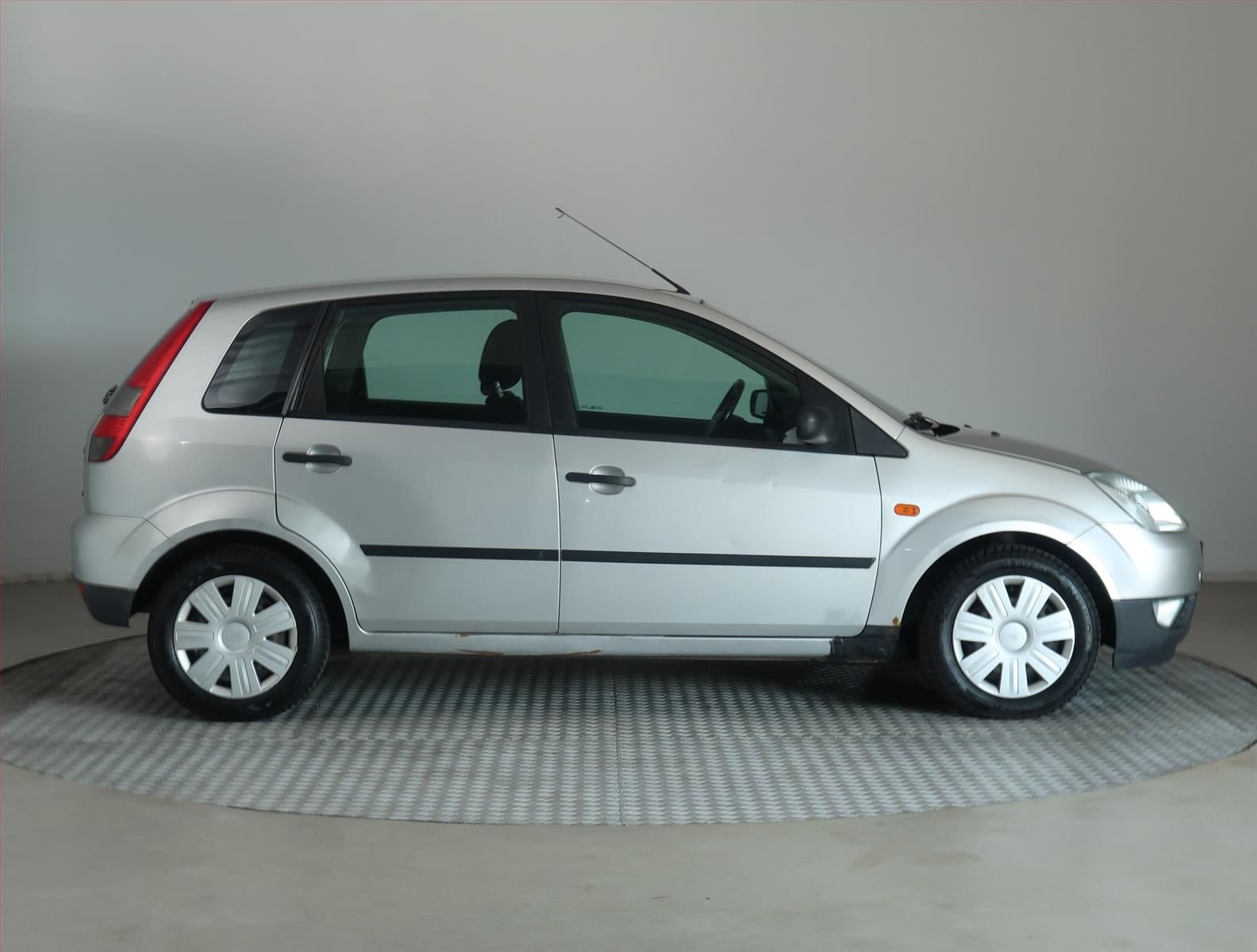 Ford Fiesta, 1.3 i, Trend, po STK, Klima - fotka 6
