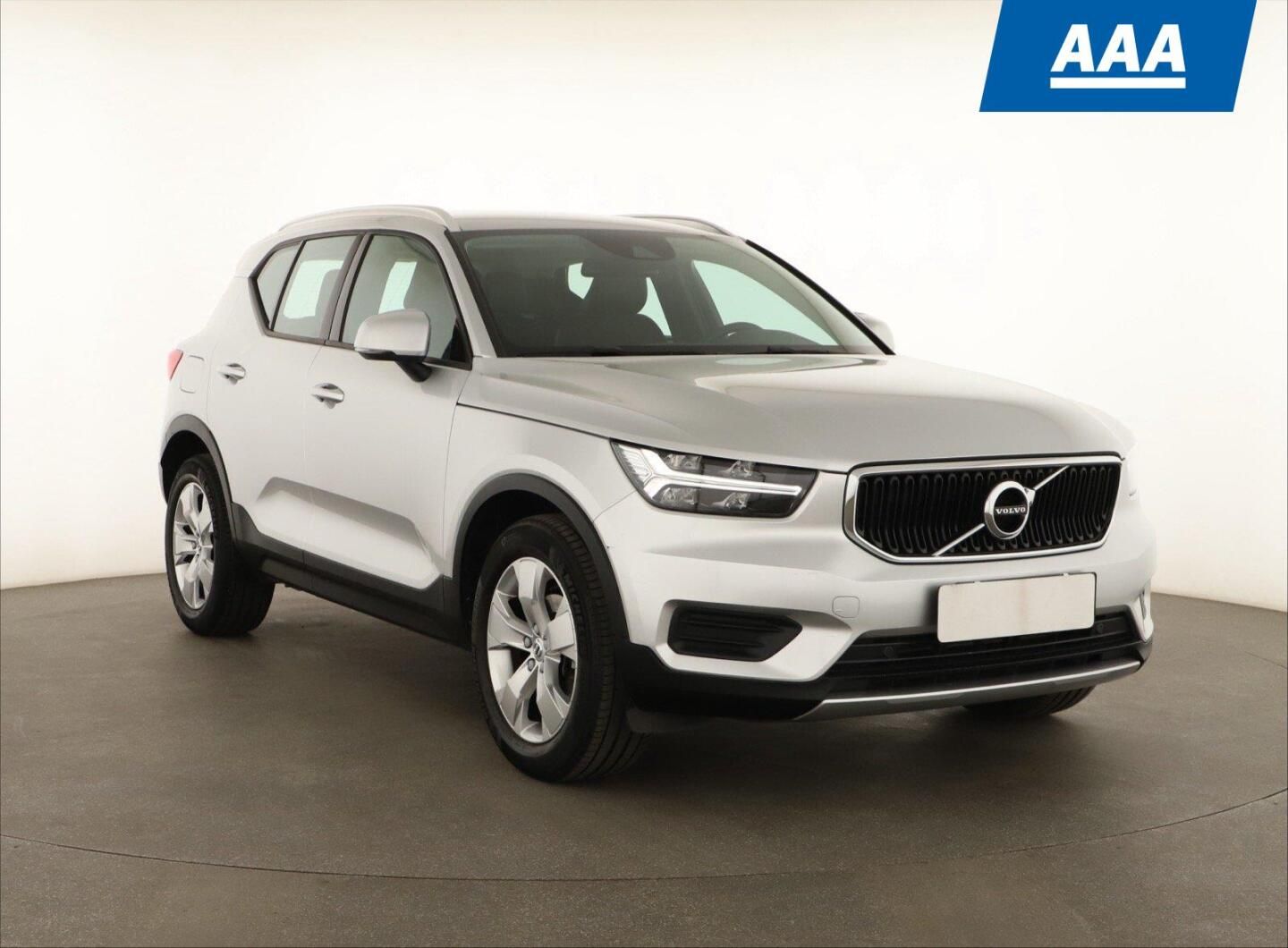 Volvo XC40, T3, Momentum, Serv.kniha, Kůže