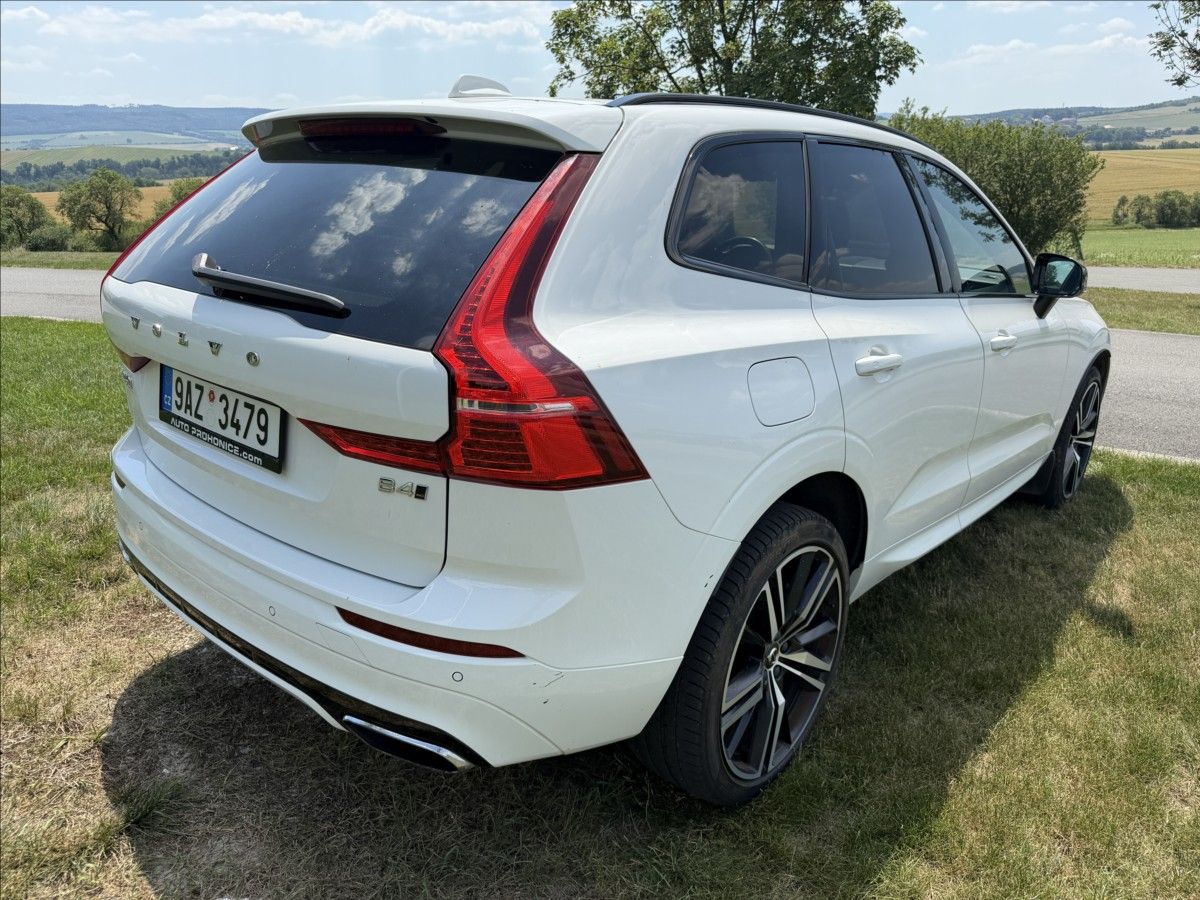 Volvo XC60, B4 AWD R-Design - fotka 3