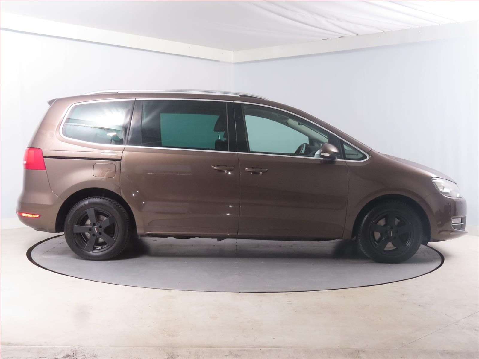 Volkswagen Sharan, 2.0 TDI, 4X4, 7 míst - fotka 6