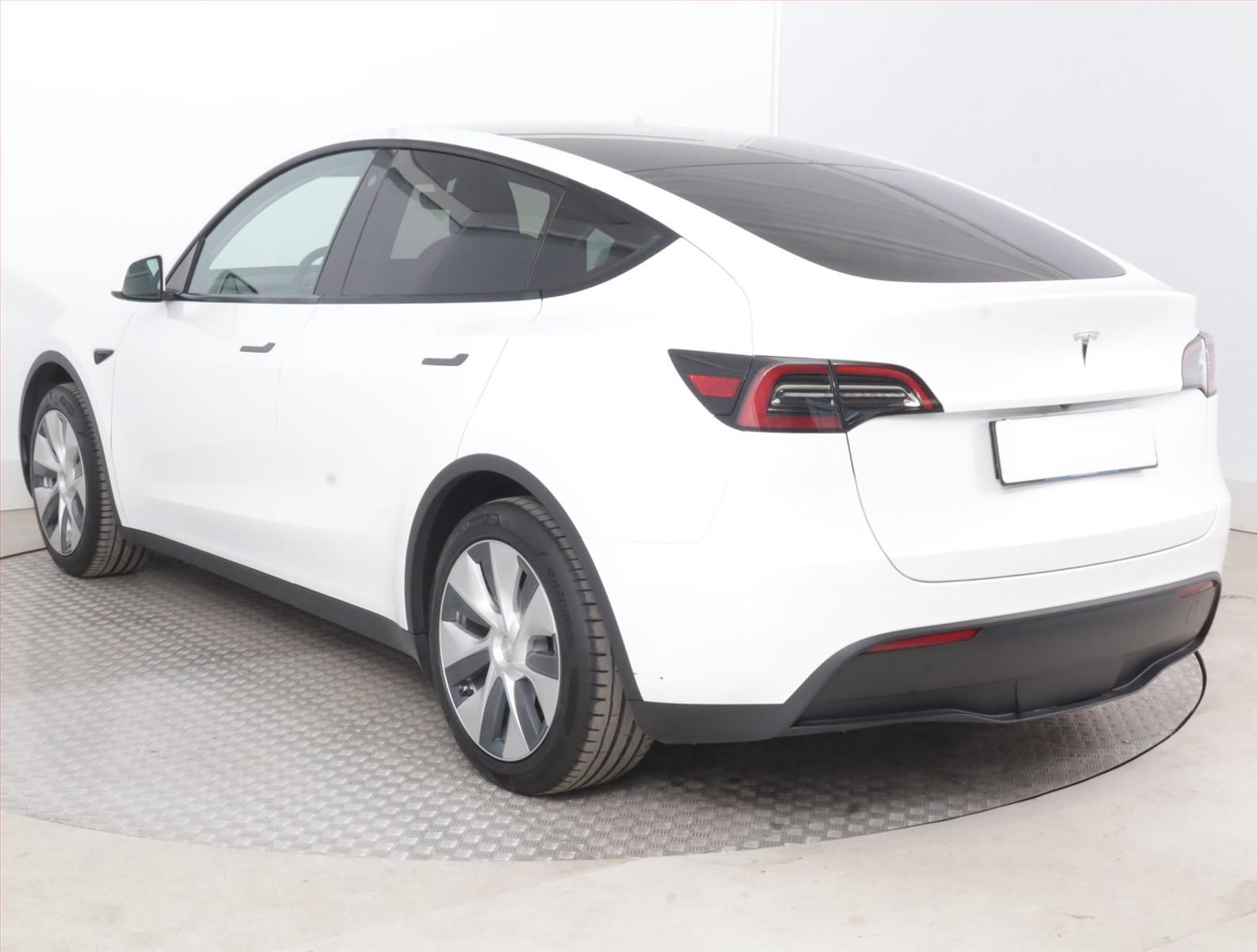 Tesla Model Y, RWD LFP 60kWh, SoH 97% - fotka 4