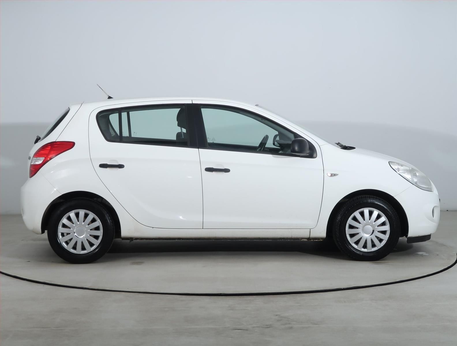 Hyundai i20, 1.2, po STK, levný provoz - fotka 6