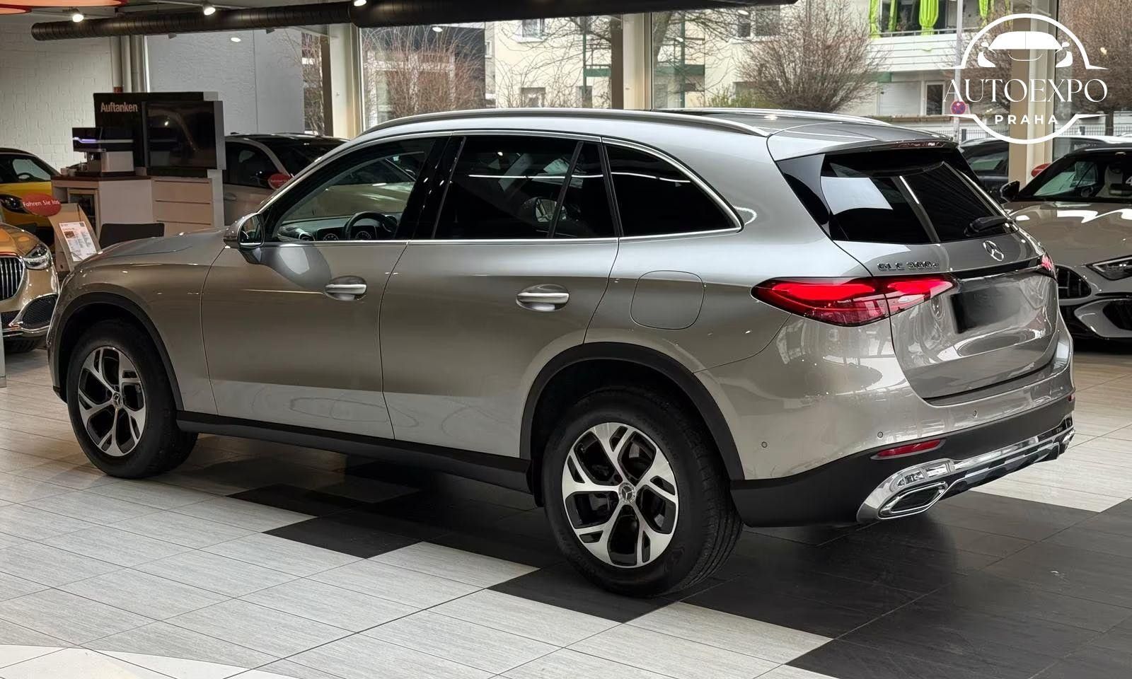 Mercedes-Benz GLC, 300e 4Matic Panorama*Distronic - fotka 5