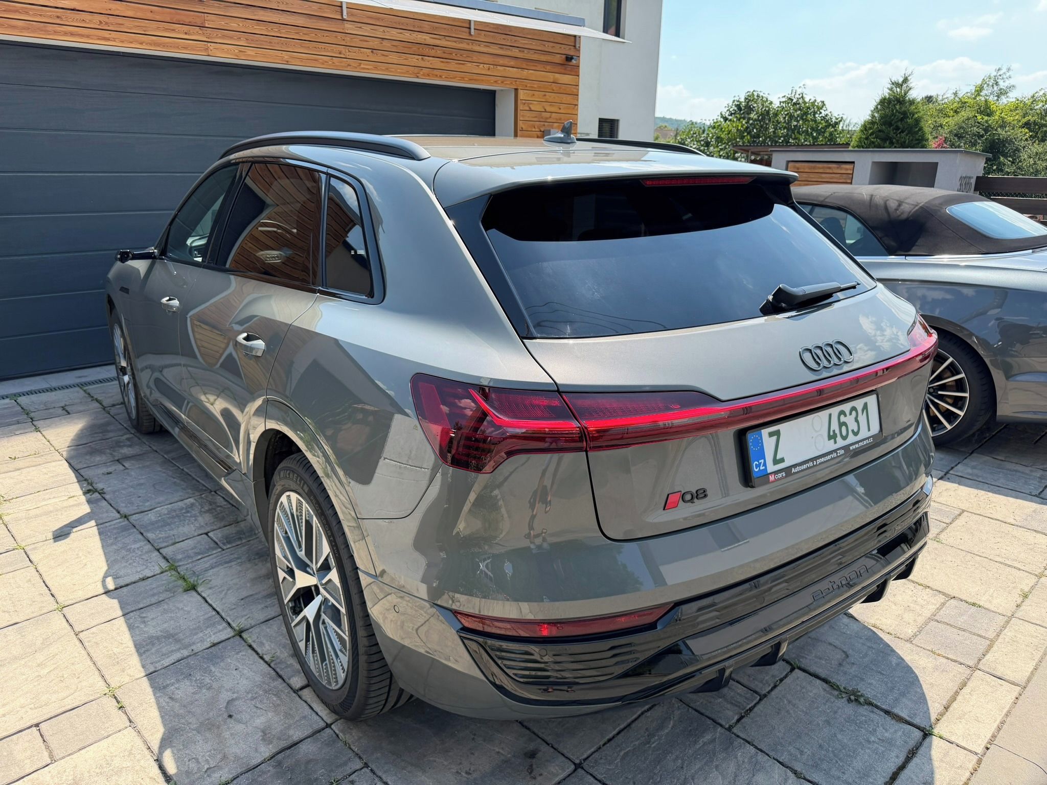 Audi Q8 e-tron, 55 S-LINE Asistenti Panor.22kW - fotka 2