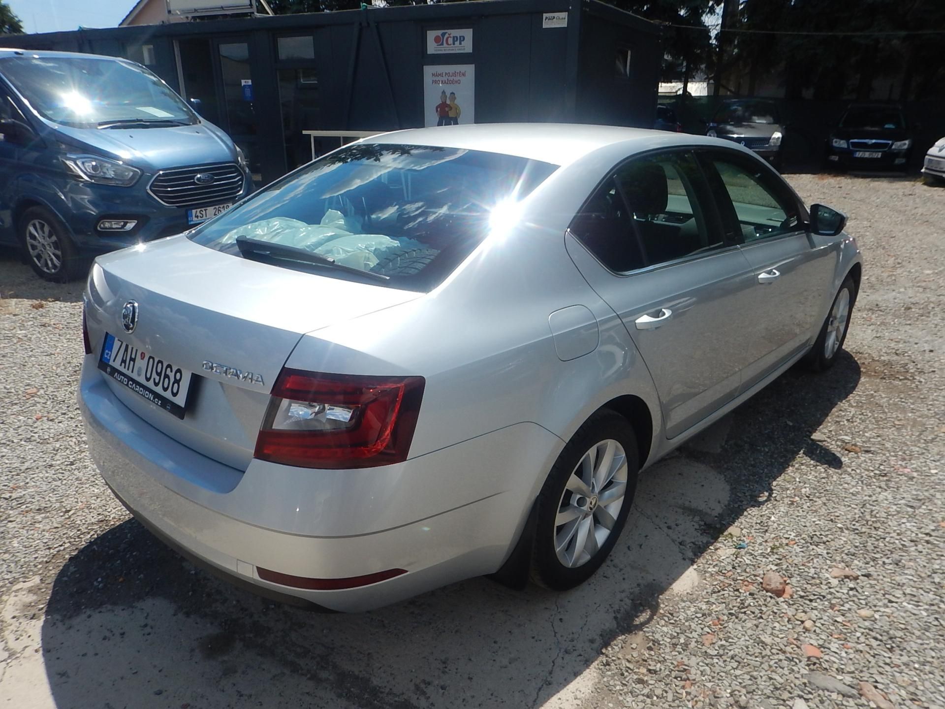 Škoda Octavia, 1.6 TDI 85 KW DSG - fotka 6