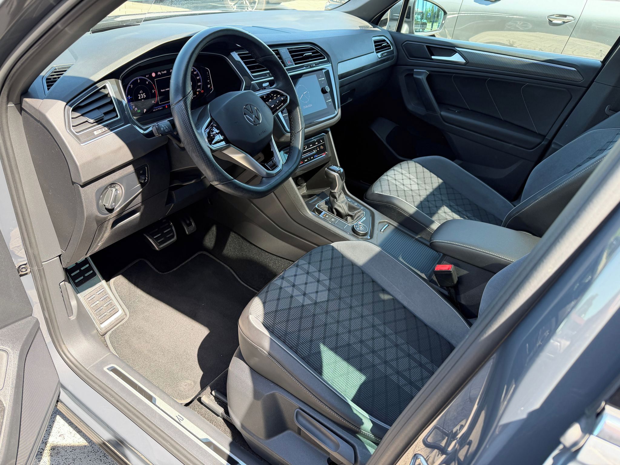 Volkswagen Tiguan, R-line 2.0 TDI 110 kW 4MOT DSG - fotka 5