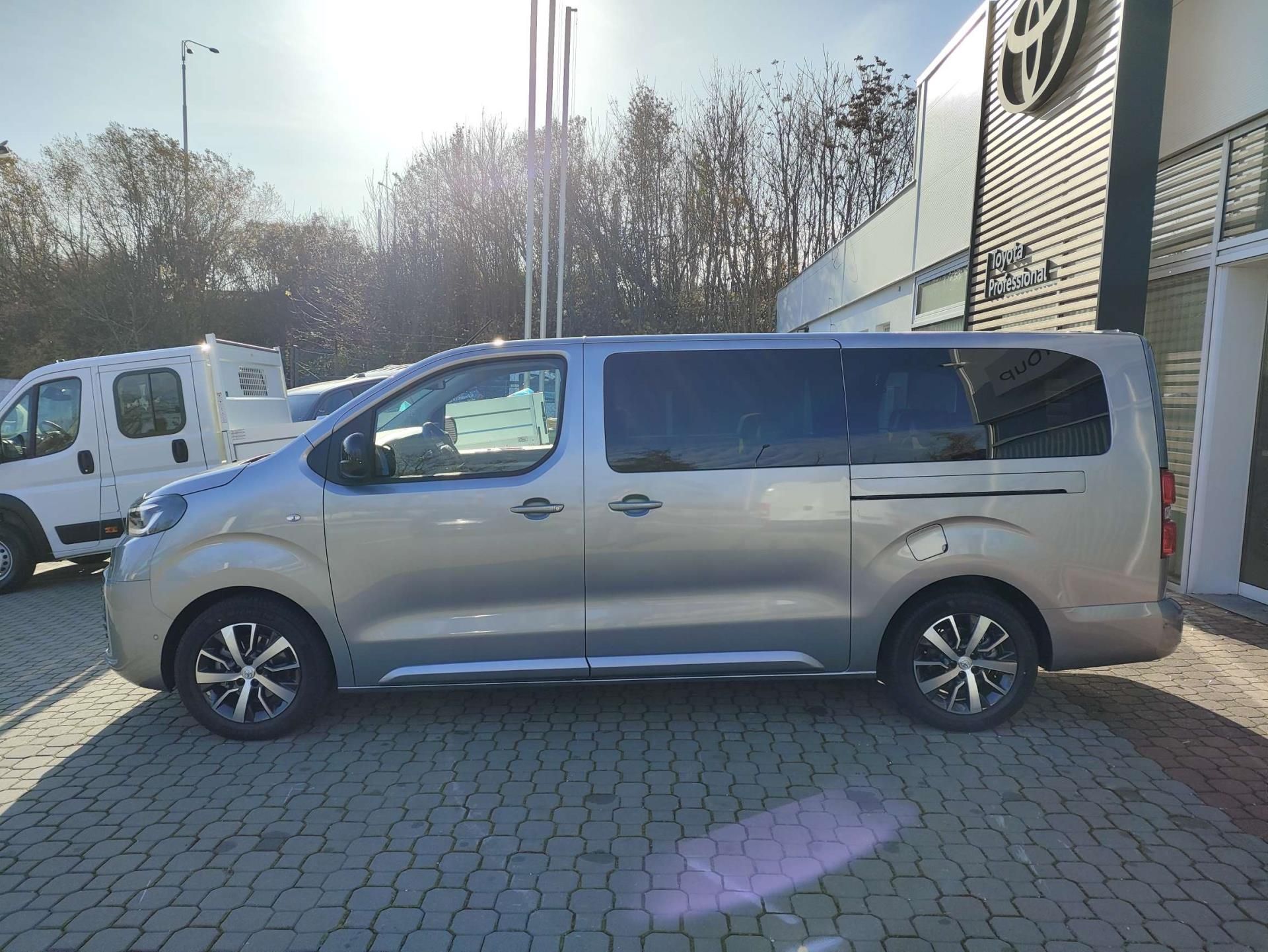 Toyota Proace Verso, 2.2D 180 HP 8AT Family Webasto - fotka 3