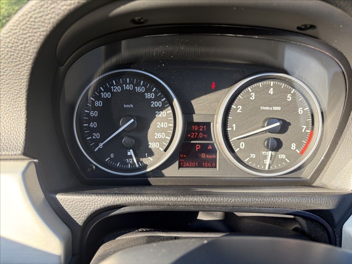 BMW Řada 3, 3,0 335i M-paket, nehavarováno - fotka 6